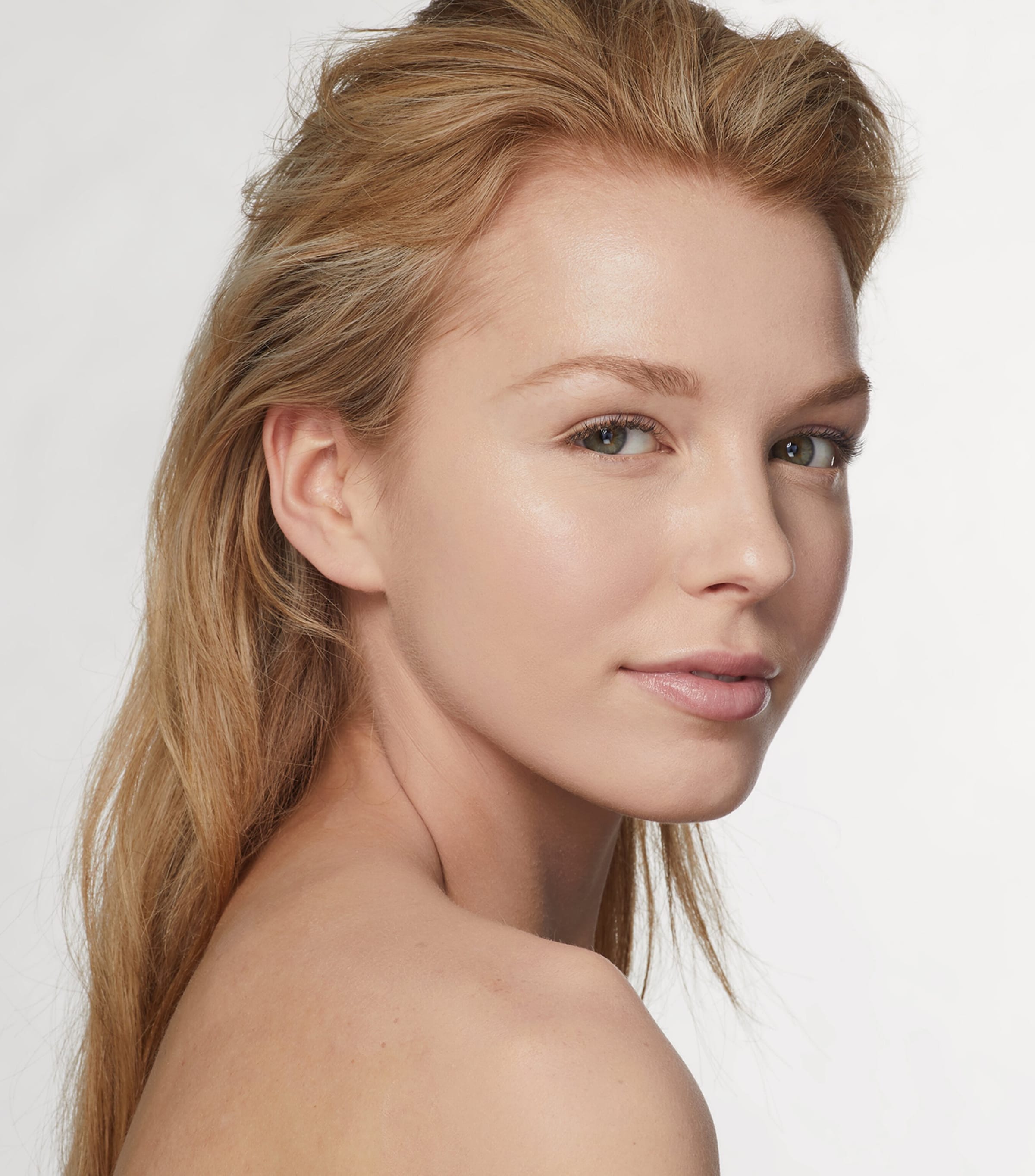 Double Wear Stay-in-Place Foundation SPF 10 1C1 COOL BONE Image 2