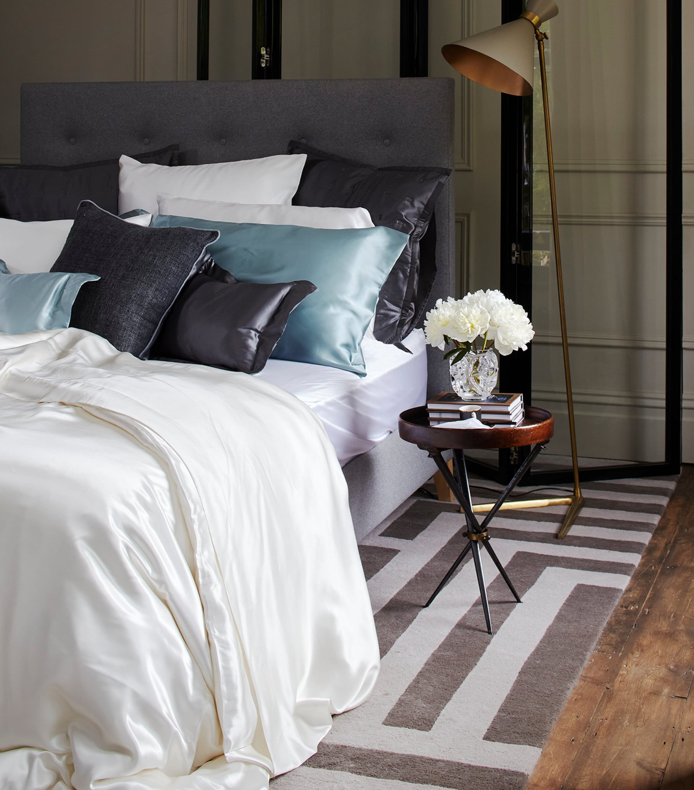 Silk Super King Fitted Sheet (180cm x 200cm) IVORY Image 2