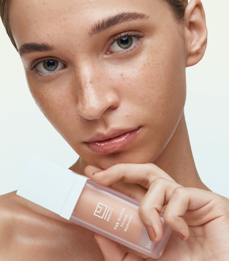 THE SUPER Tinted Hydrator SHADE 4 Image 3