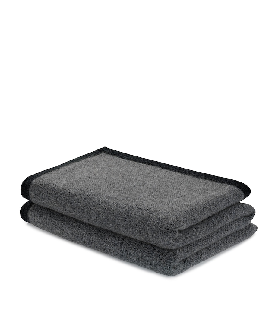 Cashmere Manyas Throw (140cm x 200cm) DARK GREY Image 1