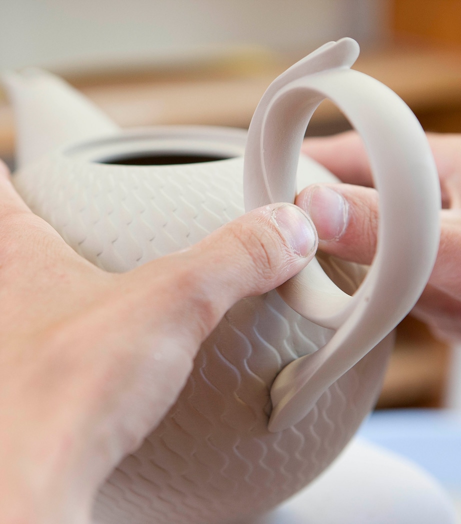 Waves Relief Teapot WHITE Image 3