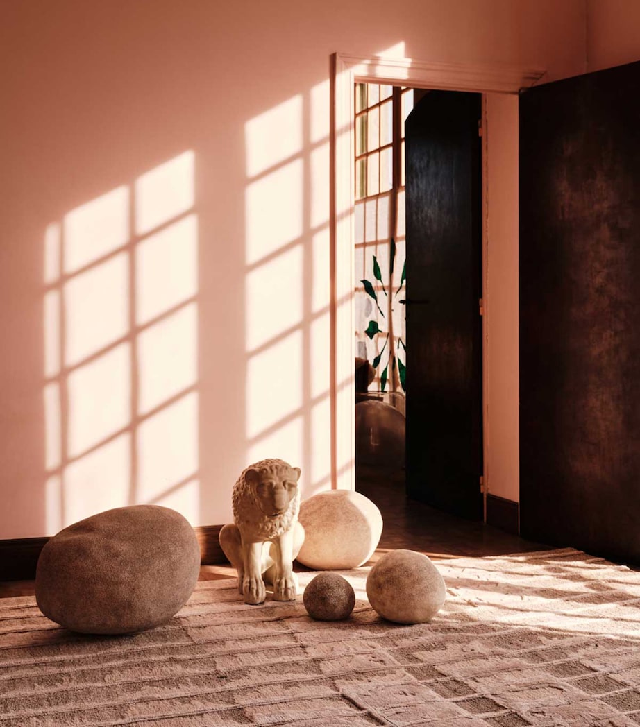 x Kelly Wearstler Elowen Sandstone Rug (1.83m x 2.74m) NEUTRAL Image 4