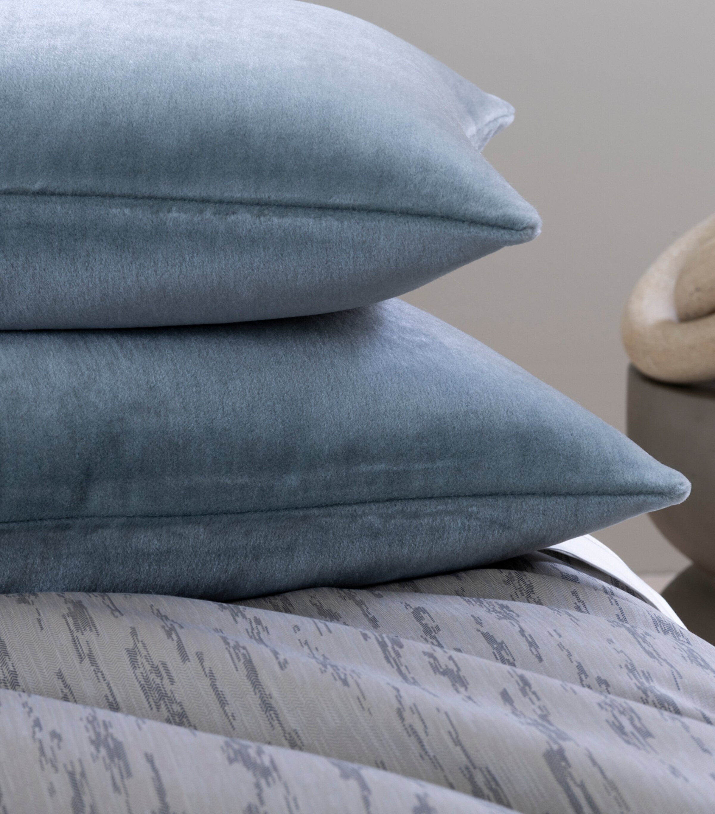 Frette Luxury Velvet Cushion Cover (50cm x 50cm) Rainy Sky Image 5