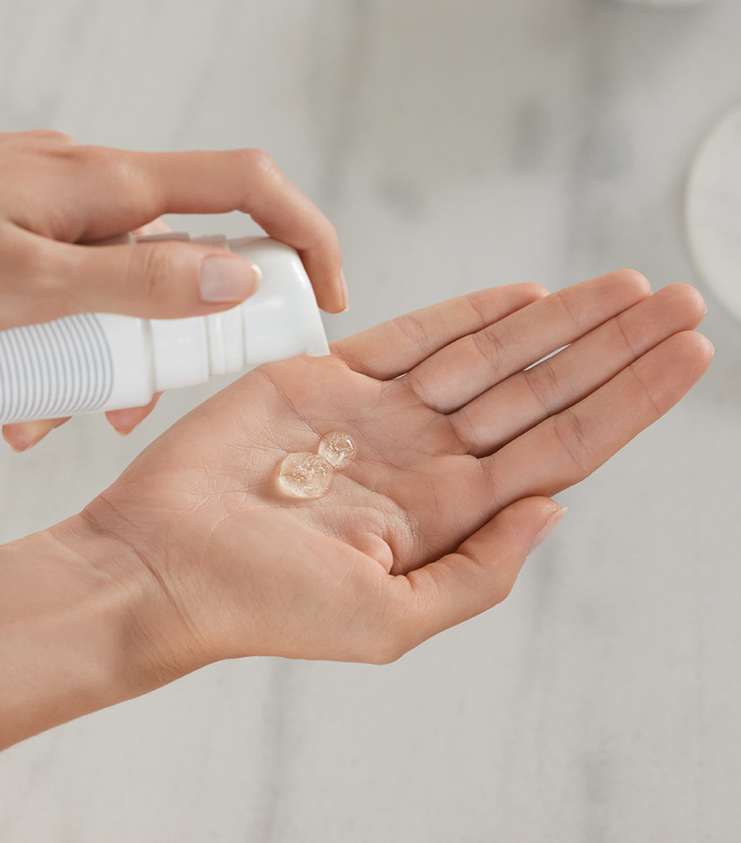 Silky Purifying Clear Gel Wash (145ml) NO COLOUR Image 3