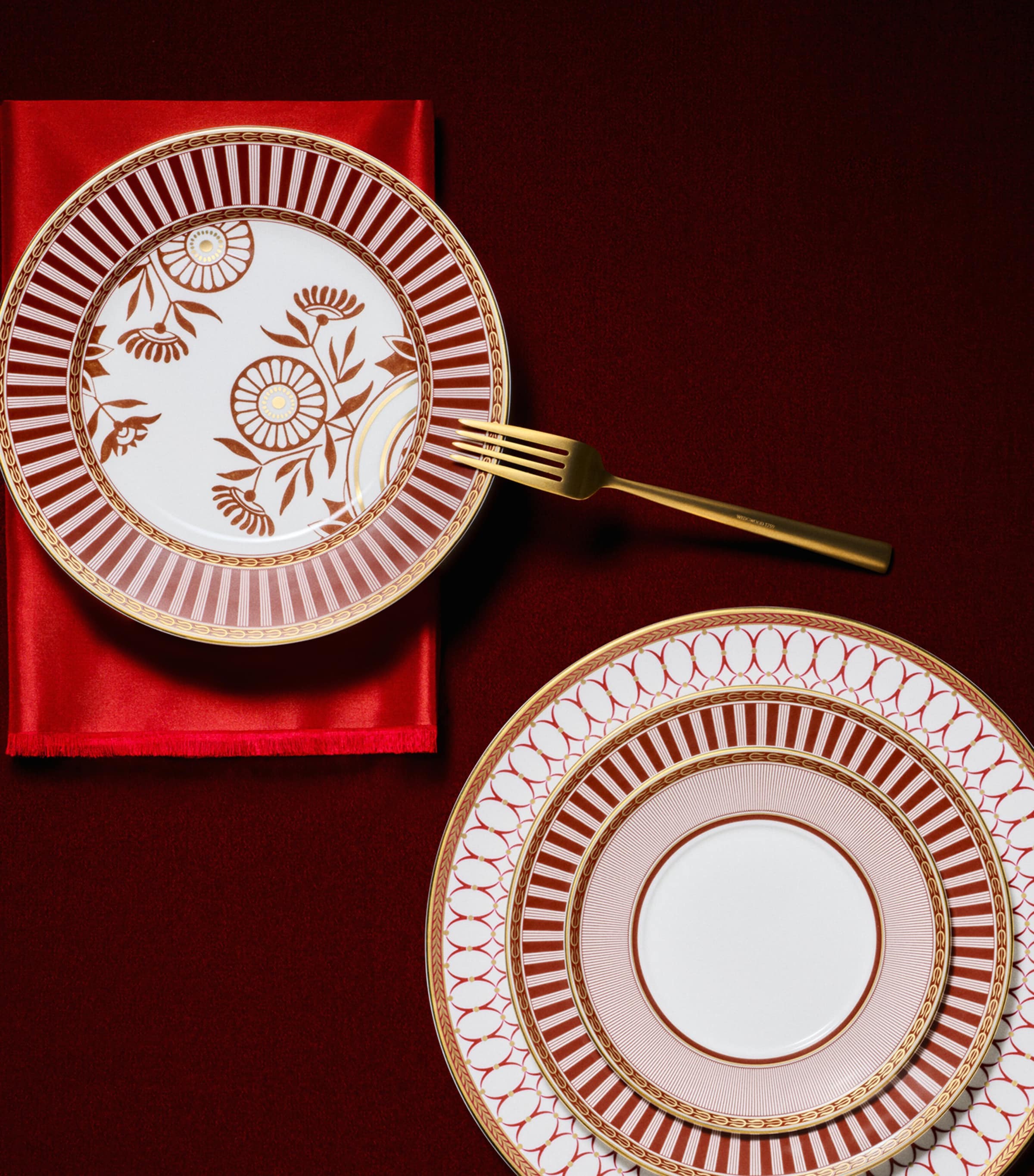 Bone China Red Splendour Plate (34cm) RED Image 6