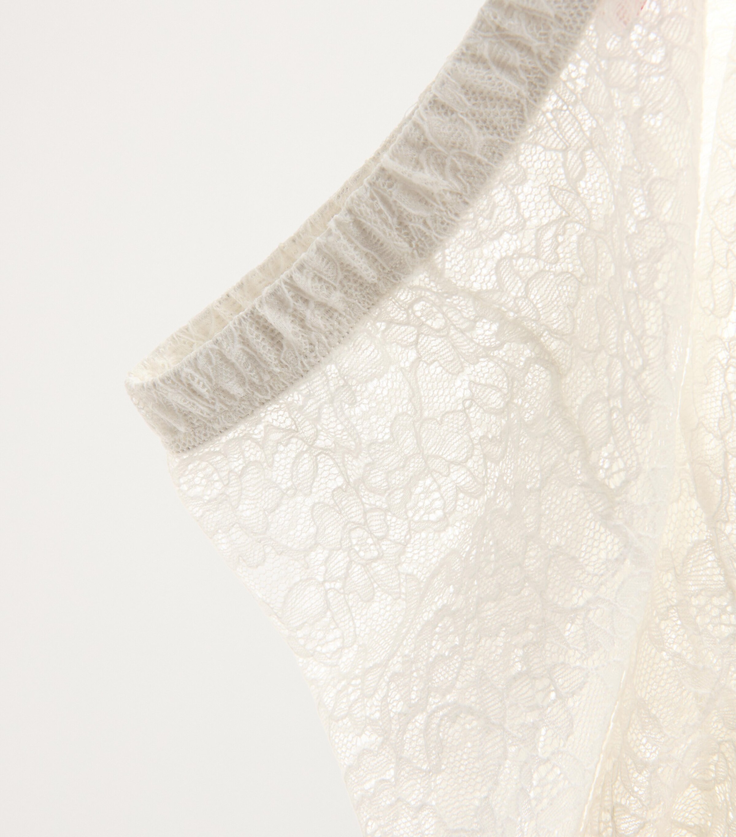 【関税&送料込】Valentino Garavani Cream Stretch Lace Socks Valentino Lace Socks | Harrods US