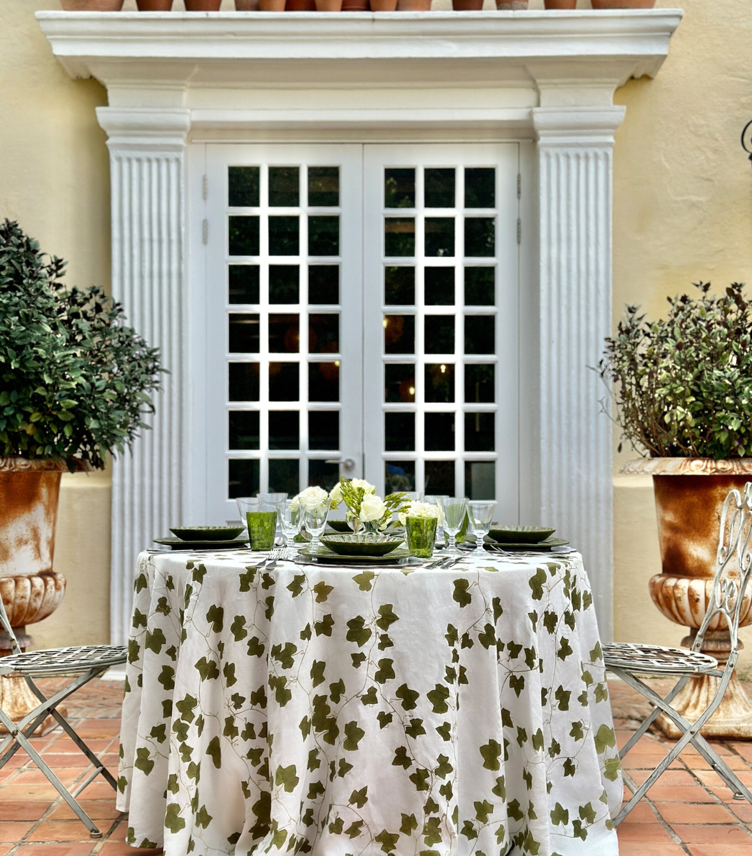 Linen Ivy Round Tablecloth (260cm) GREEN Image 10