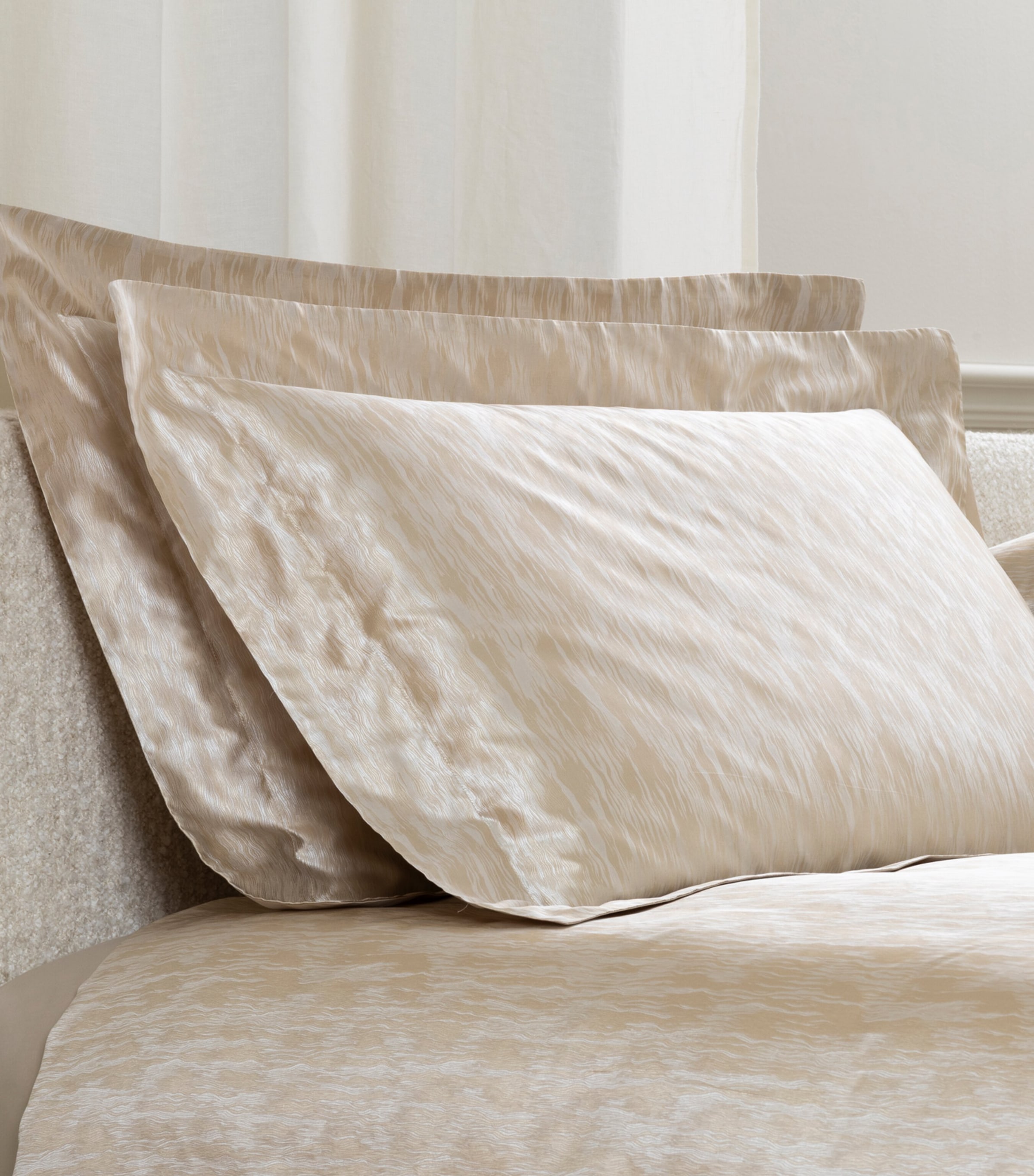 Frette Silk Luxury Sway Standard Pillowcase (50cm x 80cm) Milk/golden B Image 1