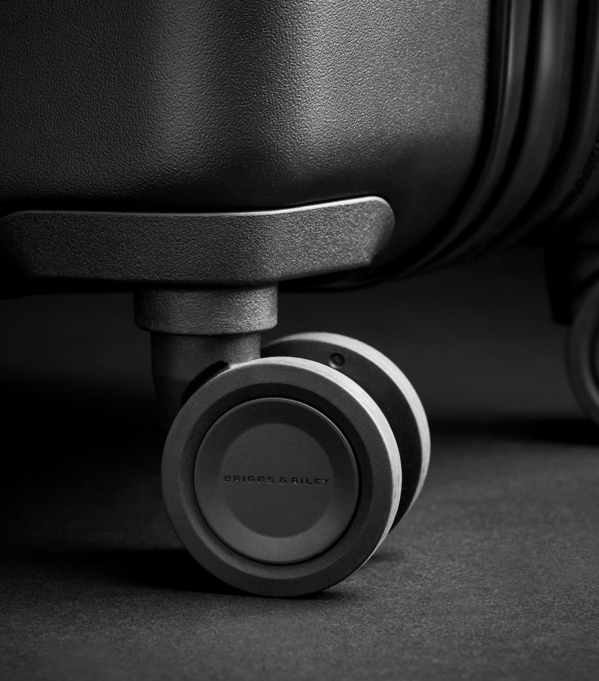 Sympatico 3.0 Extra Large Spinner Suitcase (86cm) BLACK Image 12