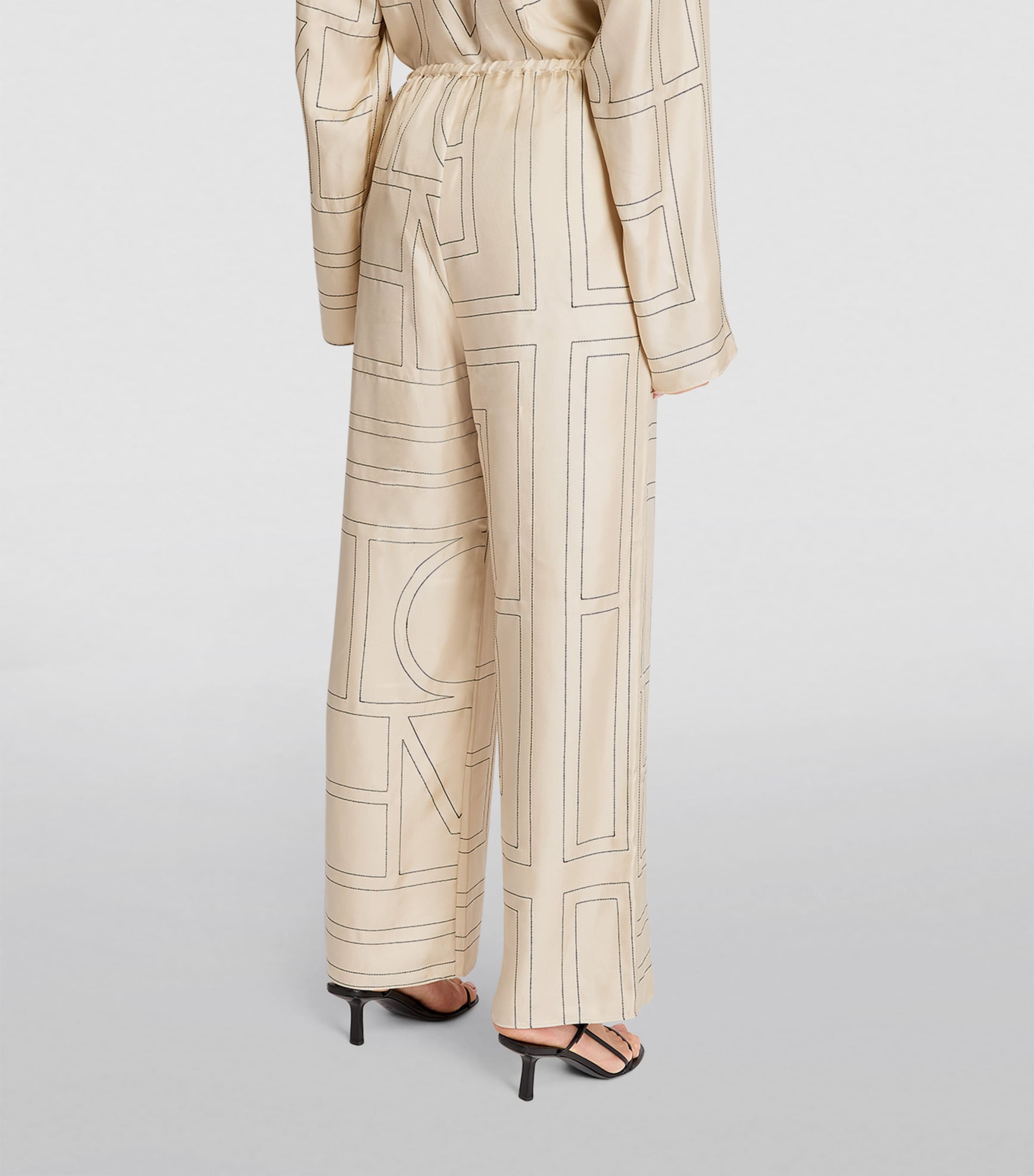 25SS■TOTEME■シルク Monogram シャツ＆パンツセットアップ TOTEME Monogram Embroidered Silk Button-Up Shirt | Nordstrom