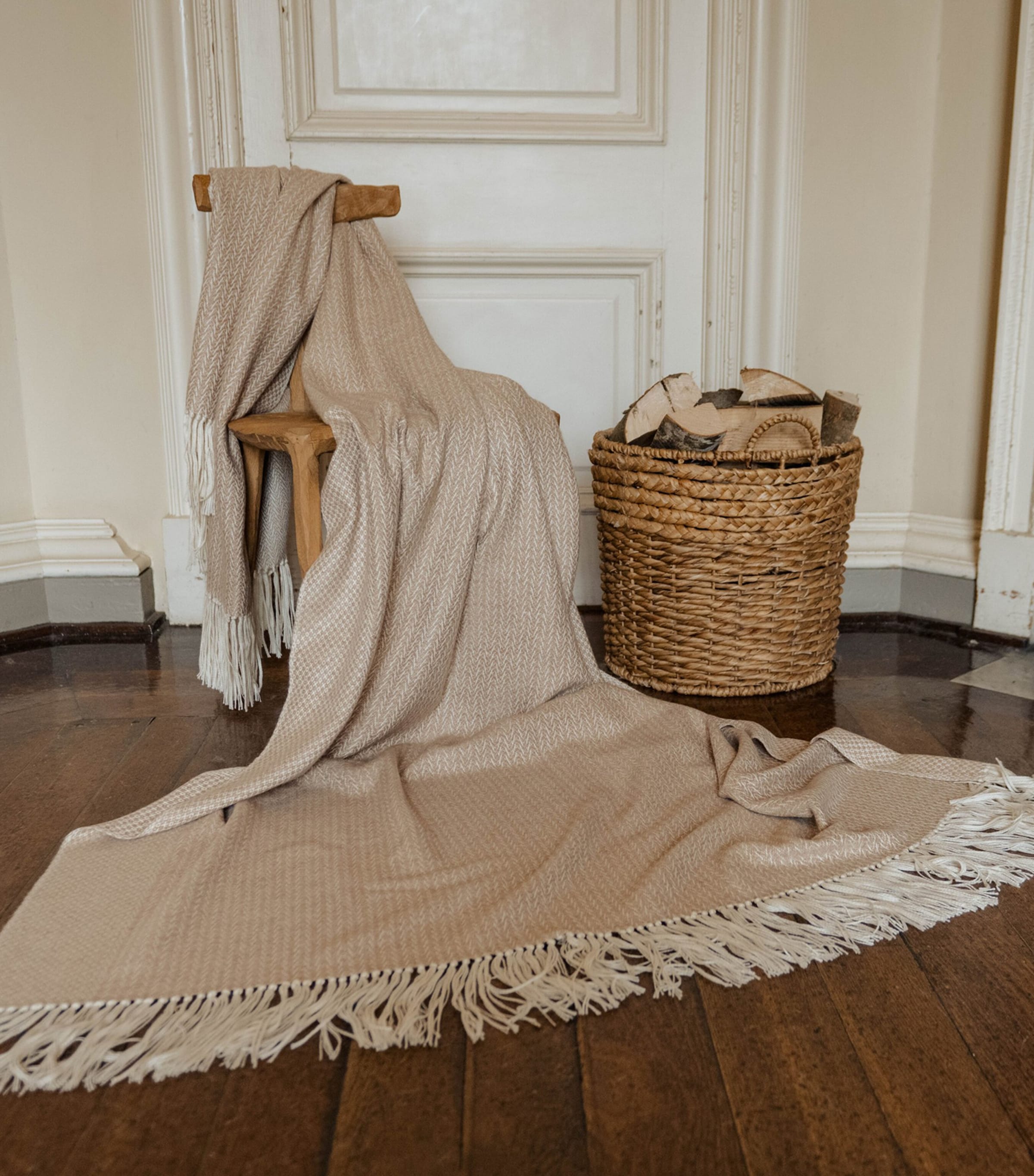 Large Alpaca-Blend Woodland Throw (150cm x 300cm) CARAMEL Image 2