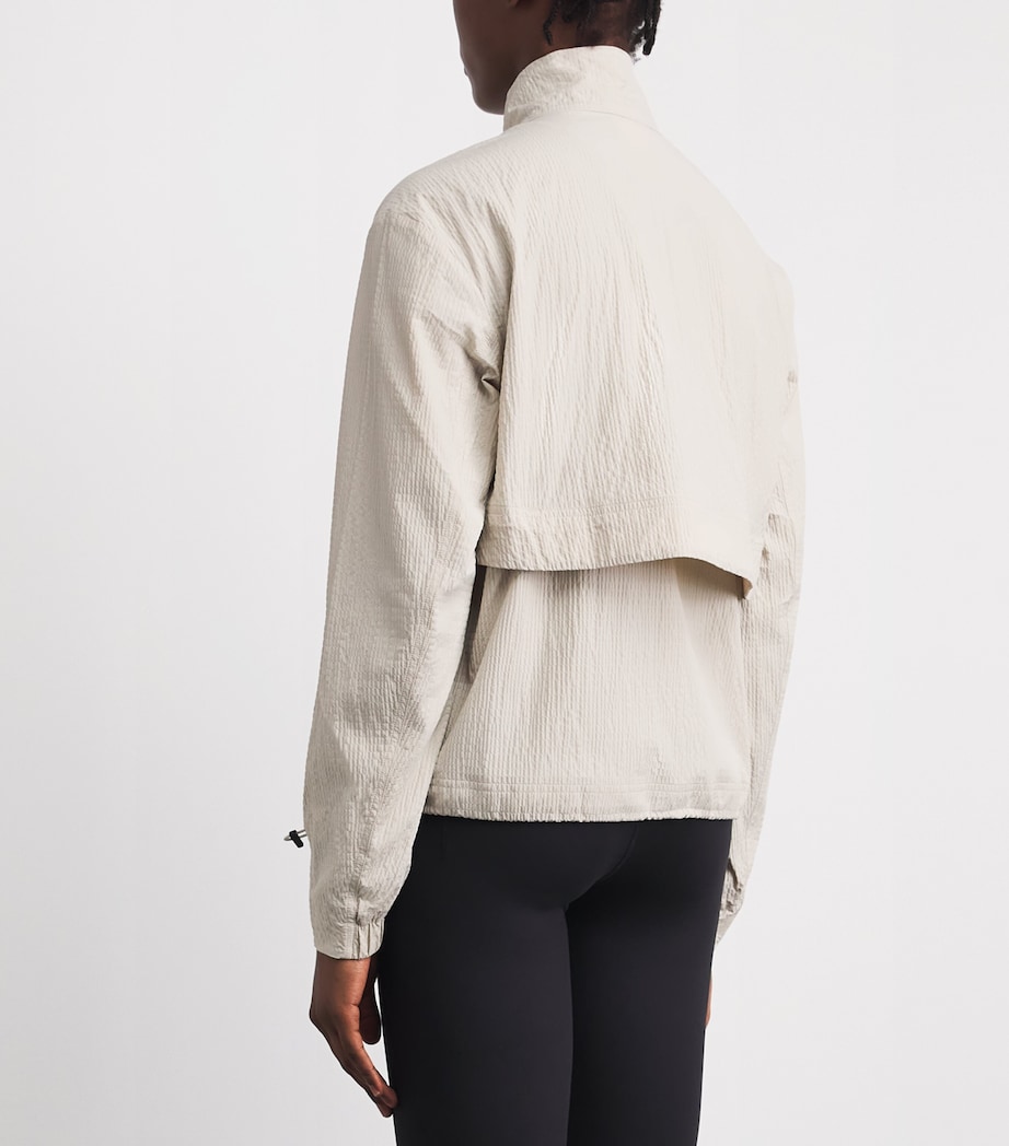 On Womens Courtside Eaze Jacket Beige Image 5