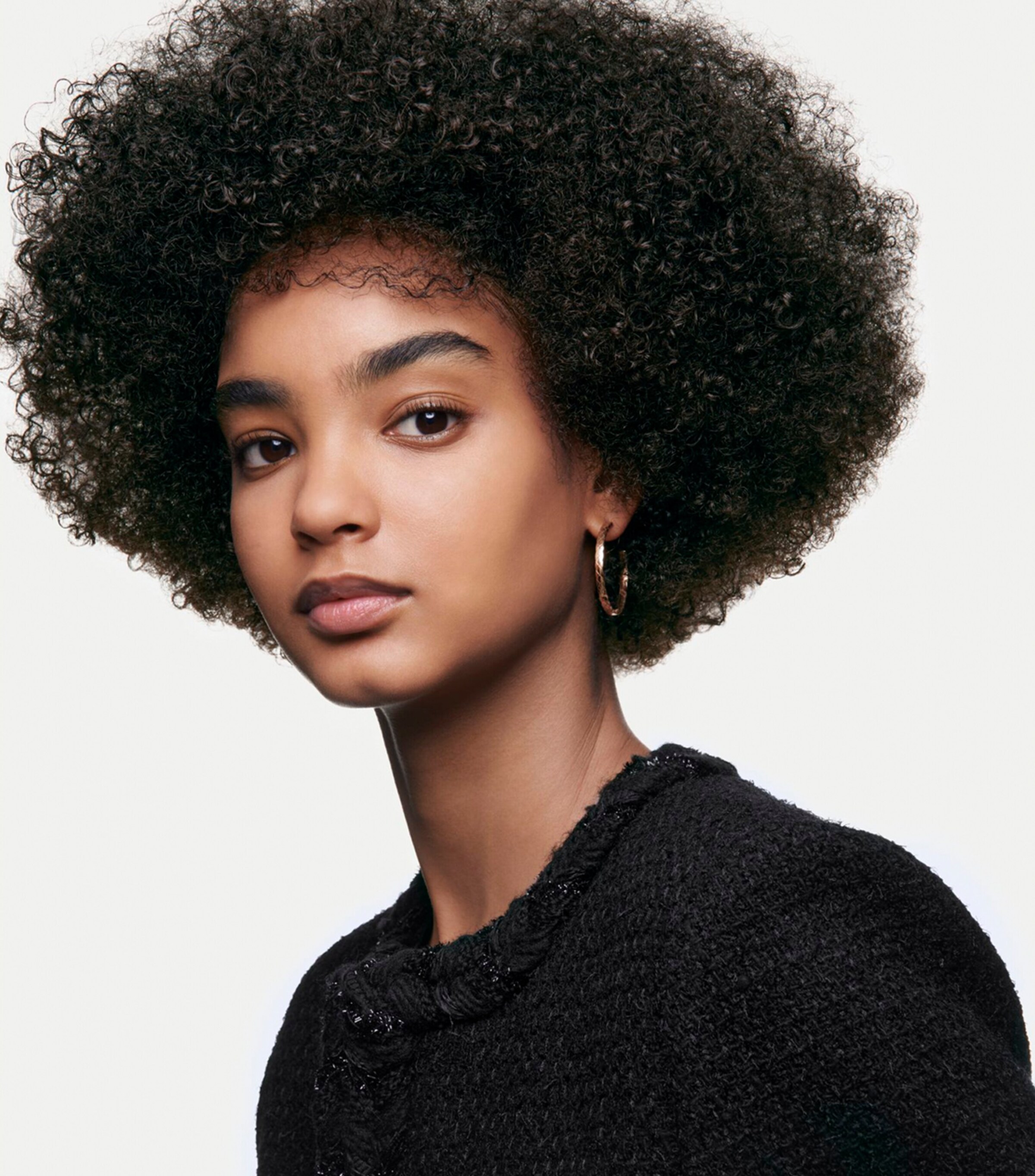 CHANEL SUBLIMAGE L'ESSENCE DE TEINT Ultimate Radiance-Generating Serum Foundation (40ml) B60 Image 5