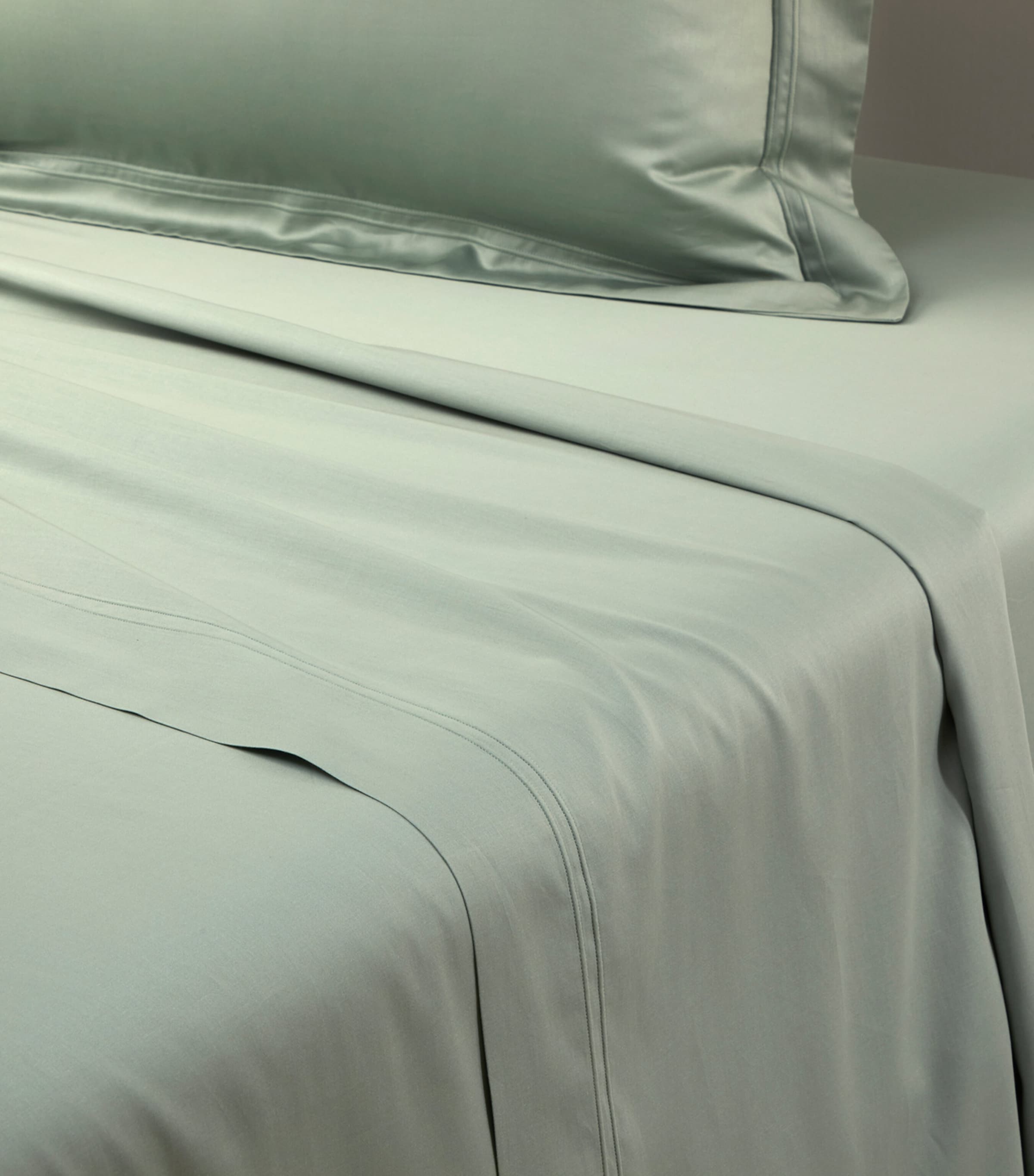 Triomphe Super King Flat Sheet (270cm x 295cm) VERONESE Image 2