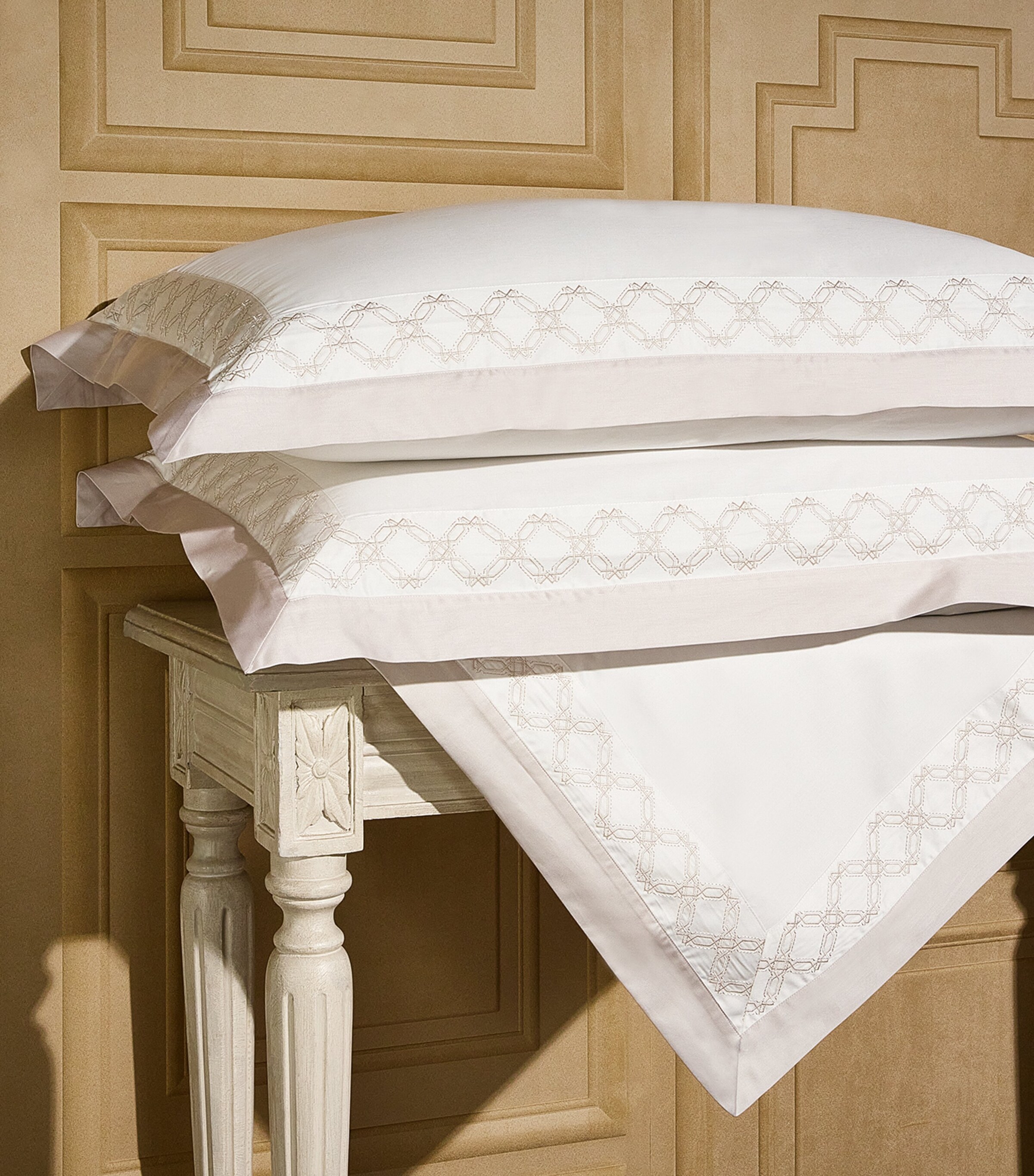 Harrods of London Beaufort Oxford Pillowcase Pair (50cm x 75cm) While/pale Grey Image 4
