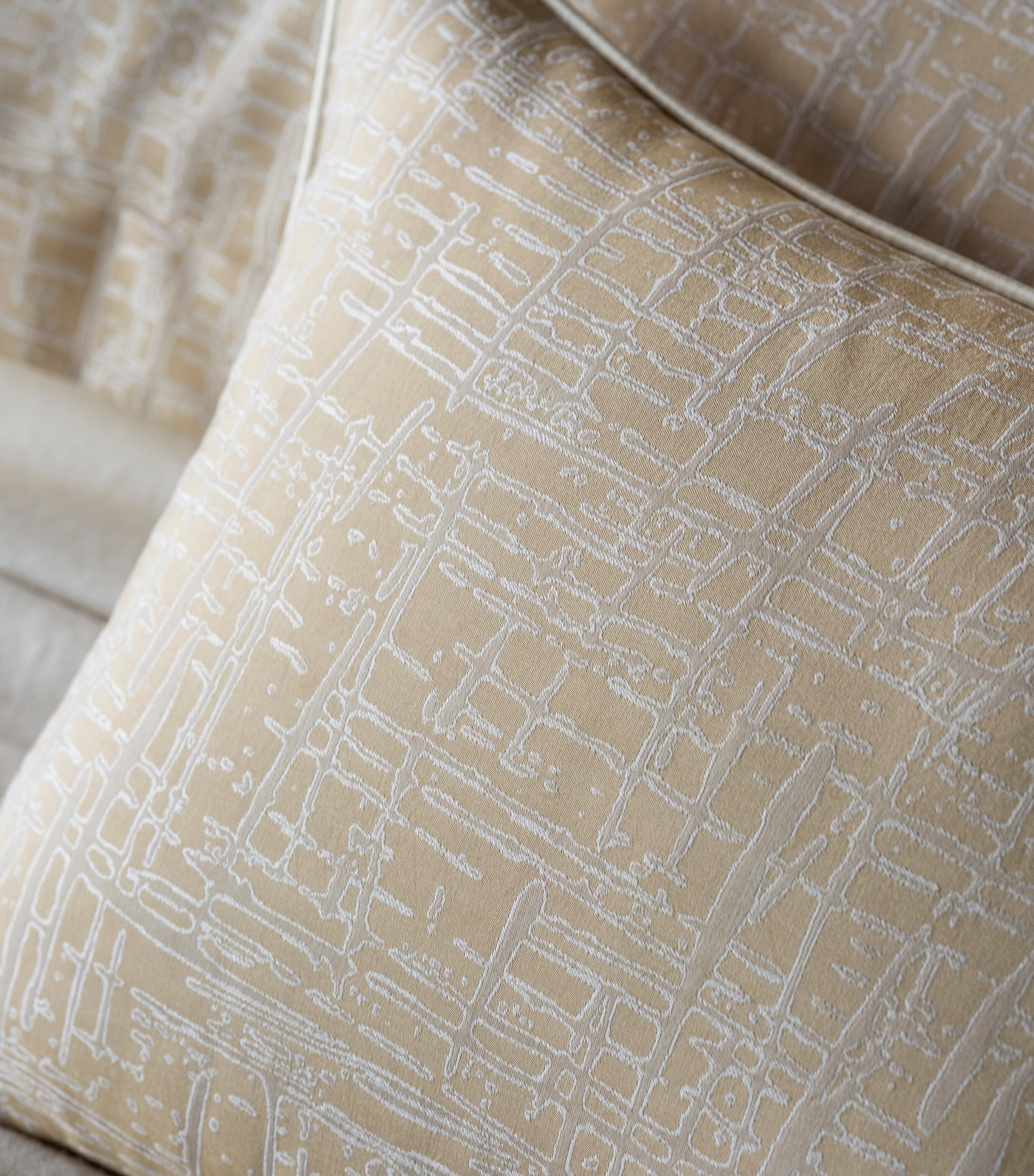 Celso De Lemos Egyptian Cotton-Silk Partition King Duvet Cover (260cm x 220cm) Miel Image 4
