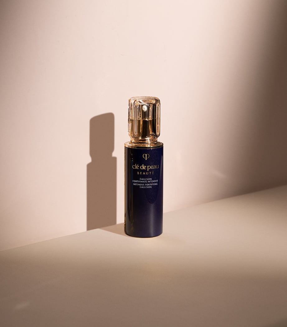 Clé de Peau Beauté Intensive Fortifying Emulsion (125ml) Image 4