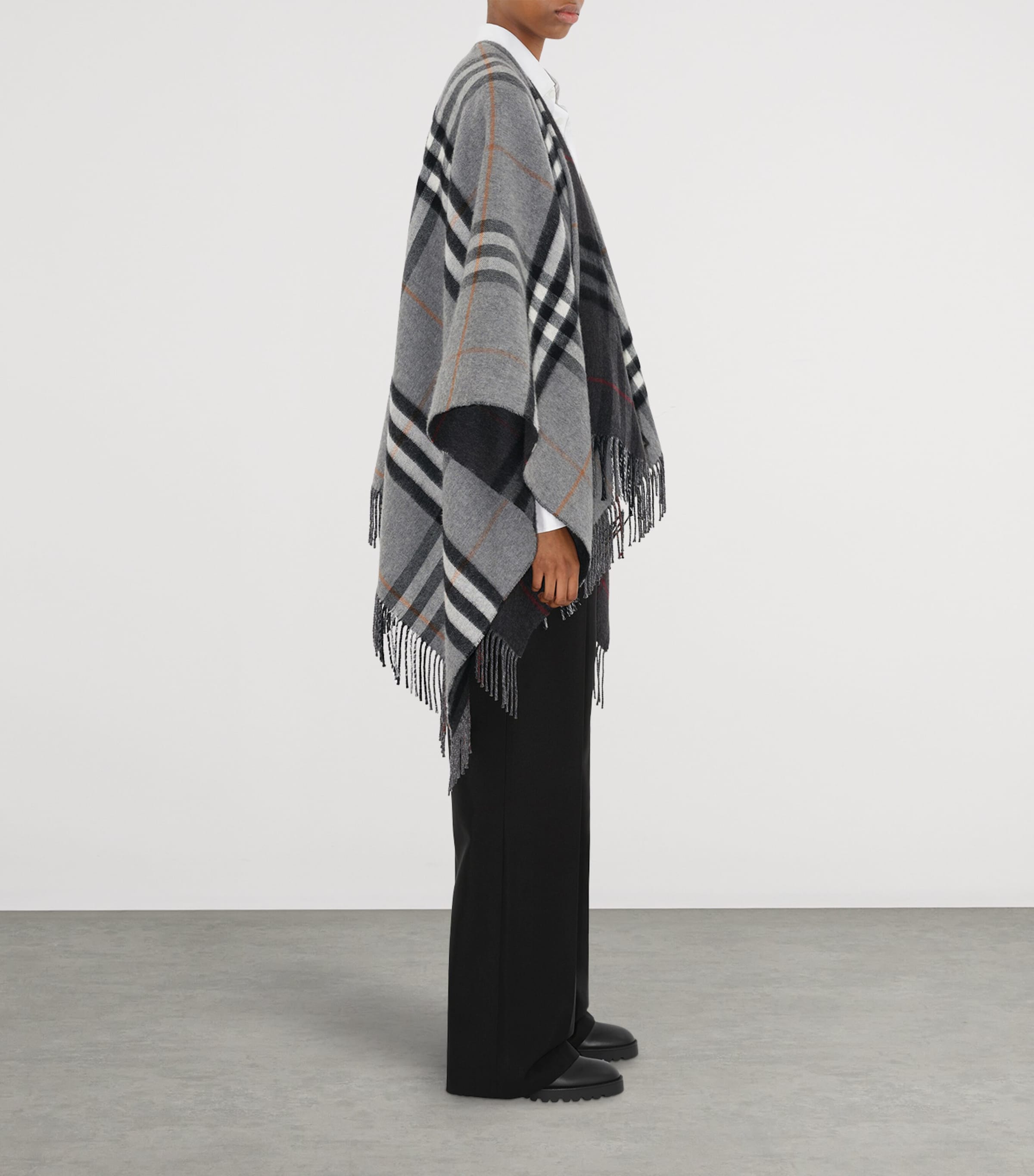 Burberry Wool-Cashmere Contrast-Check Cape Grey / Charcoal Image 3