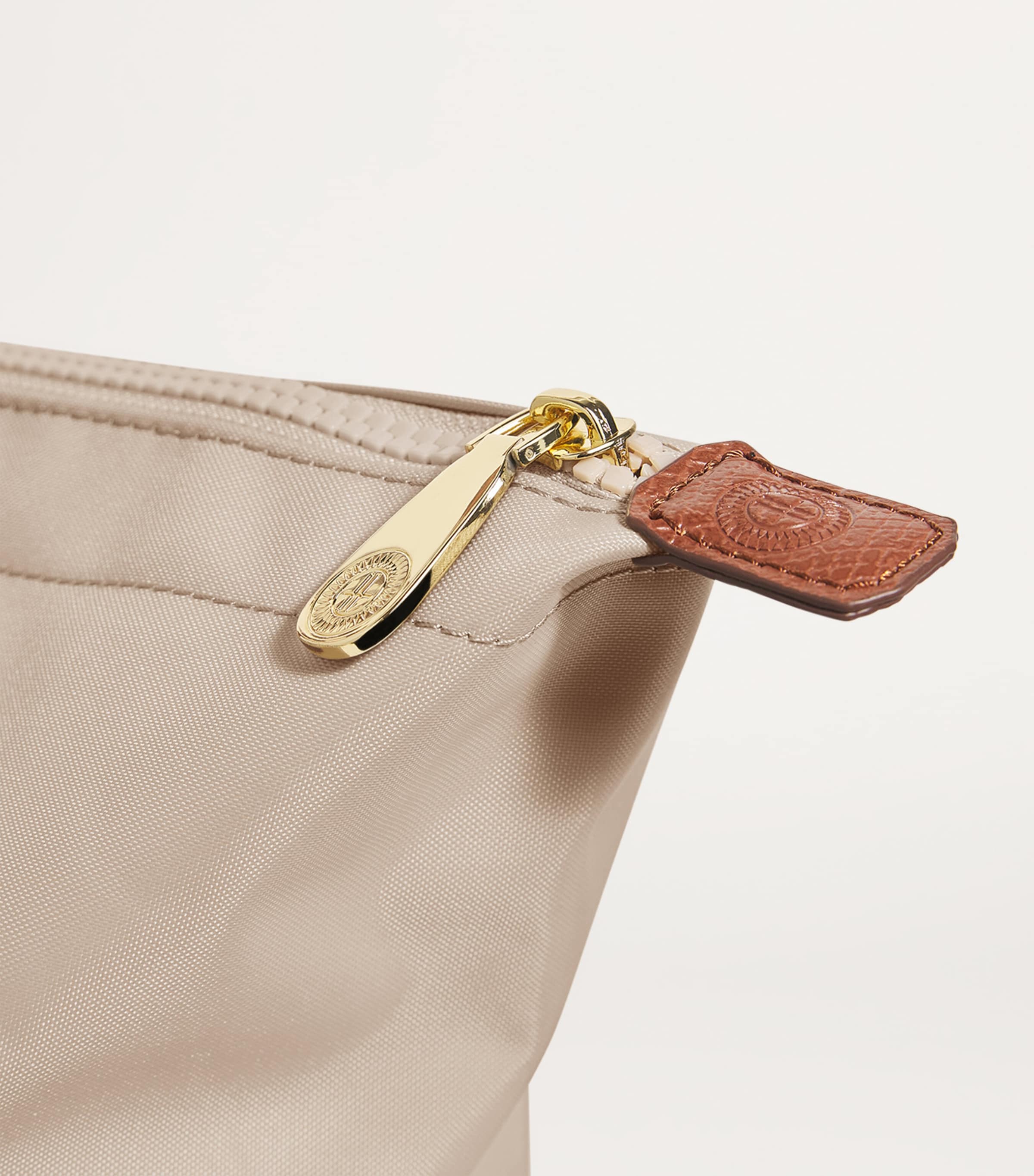 Medium Nylon Tote Bag NEUTRAL Image 7