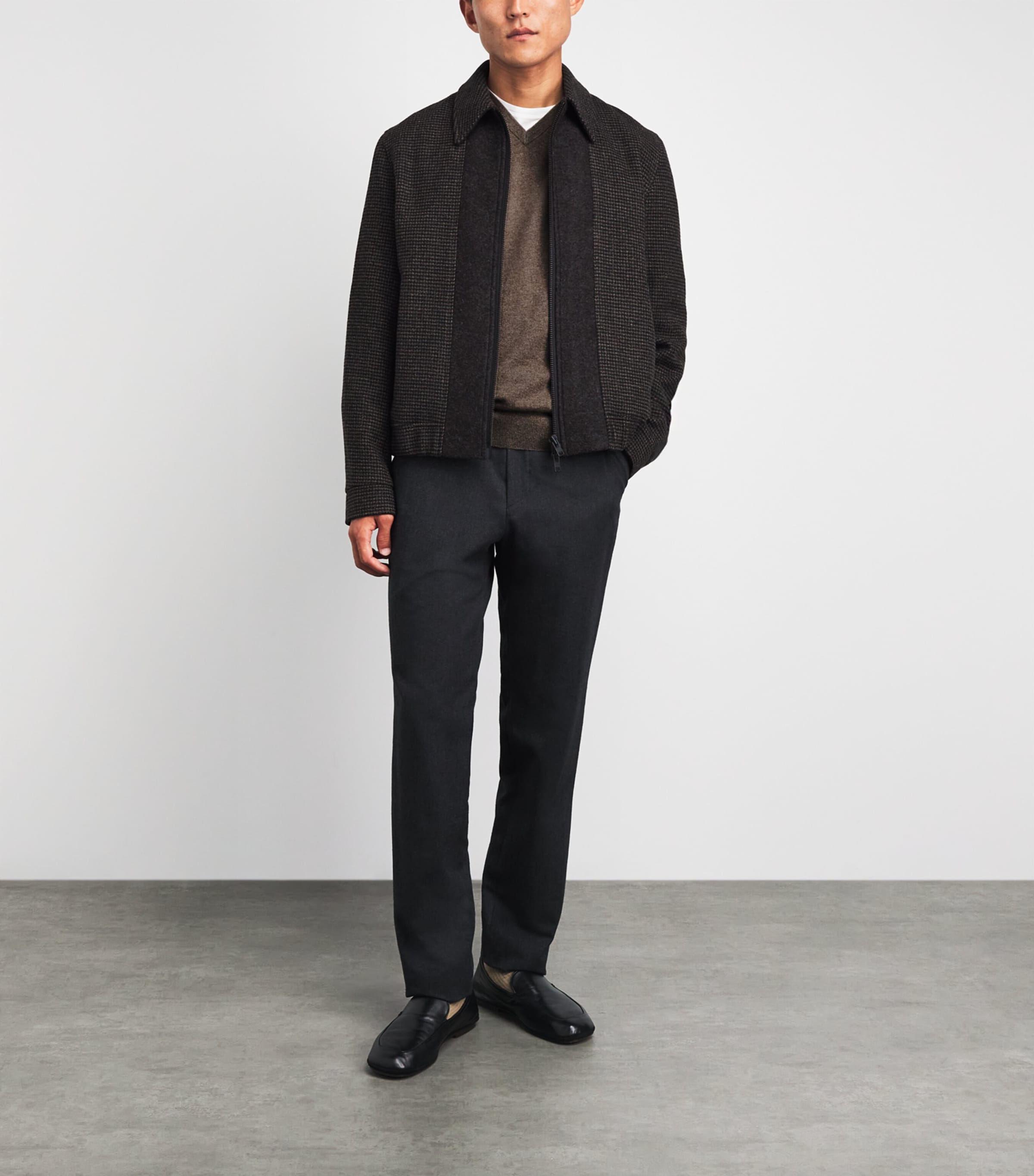 Sunspel Mens Cashmere V-Neck Sweater Image 2