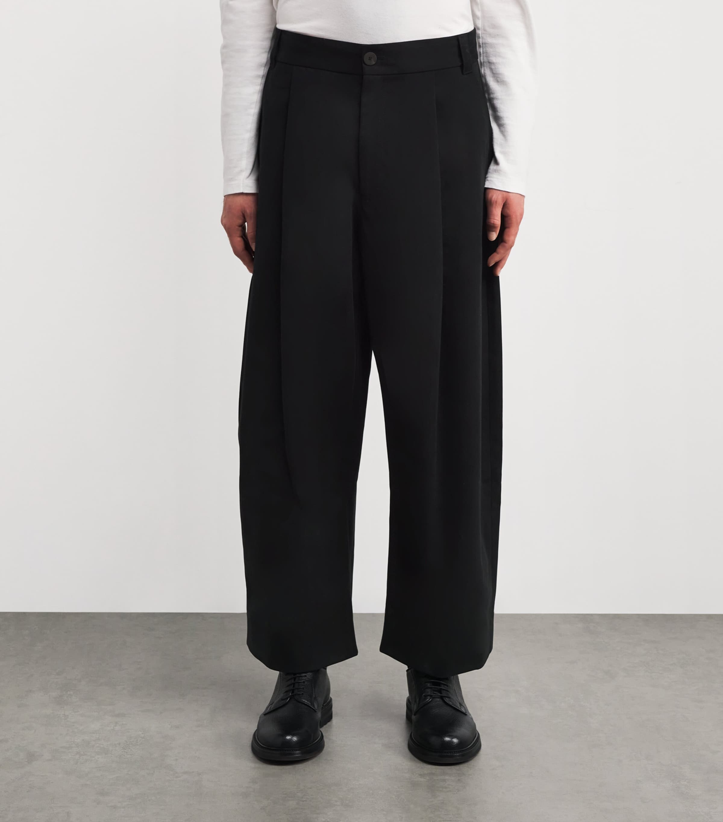 Studio Nicholson Mens Cotton Pleated Sorte Trousers Black Image 3
