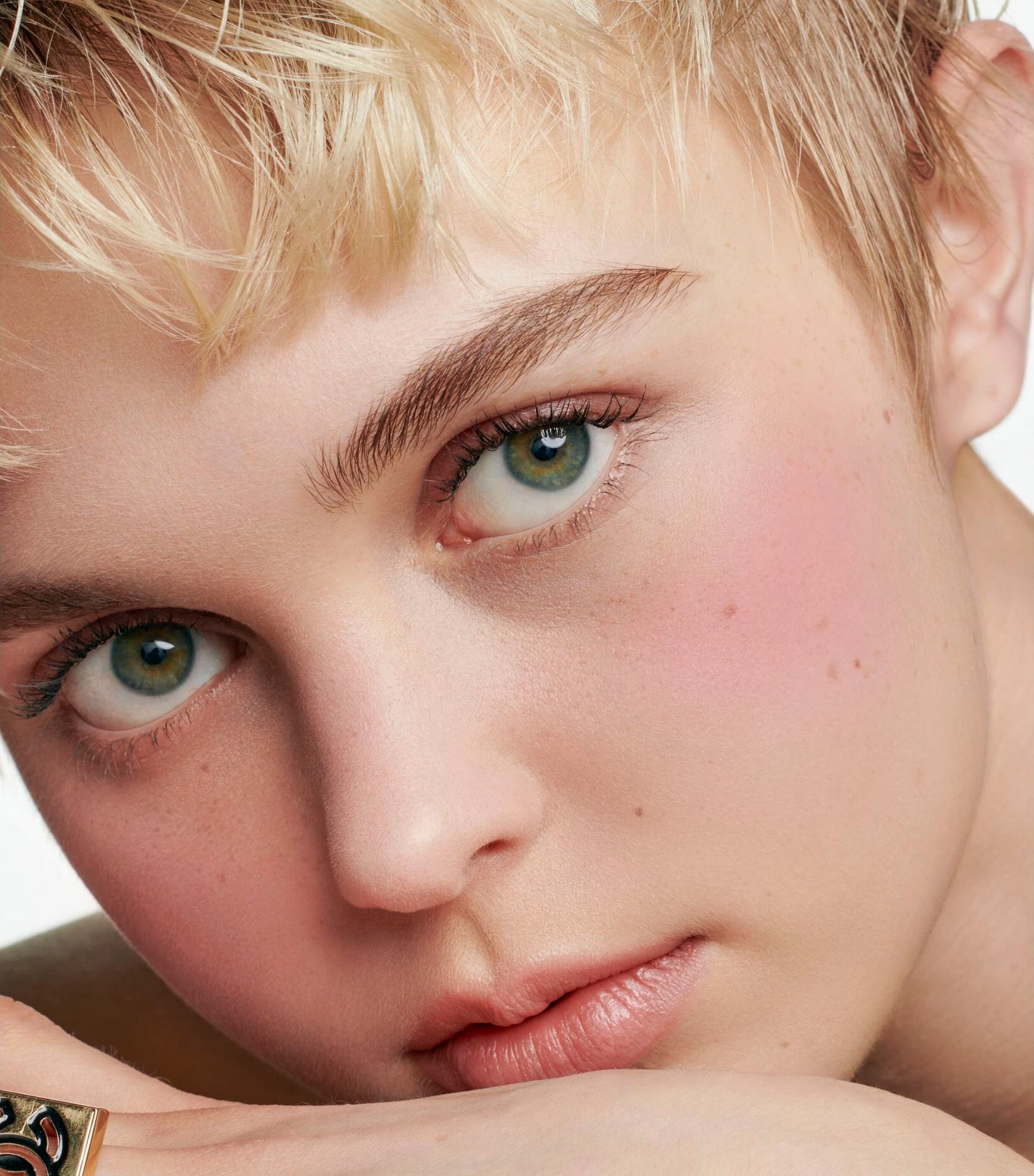 JOUES CONTRASTE Intense Cream-To-Powder Blush ROSE ARDENT Image 3