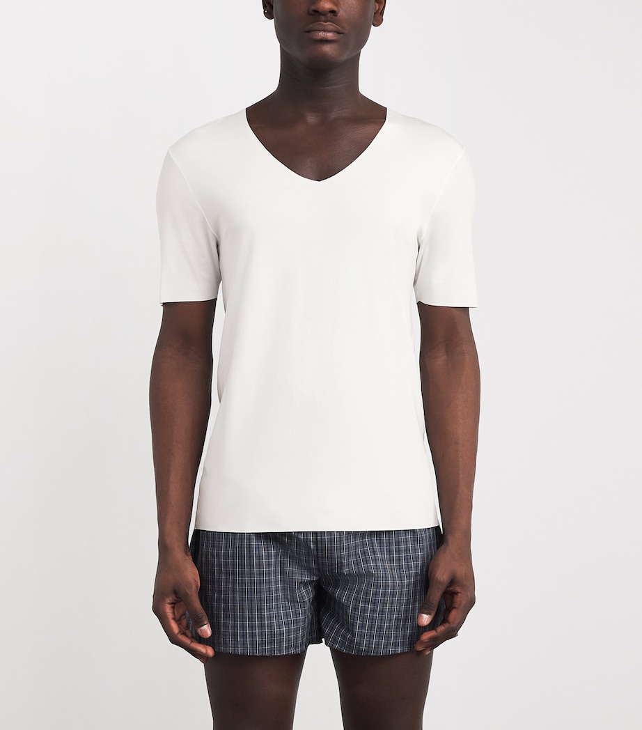 Clean Cut V-Neck T-Shirt 0101 WHITE Image 3