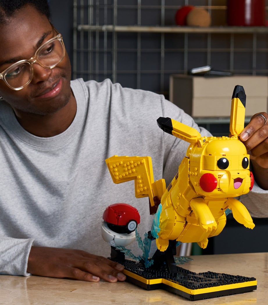 Lego Pokémon Pikachu and Poké Ball Model Kit 72152 Image 4