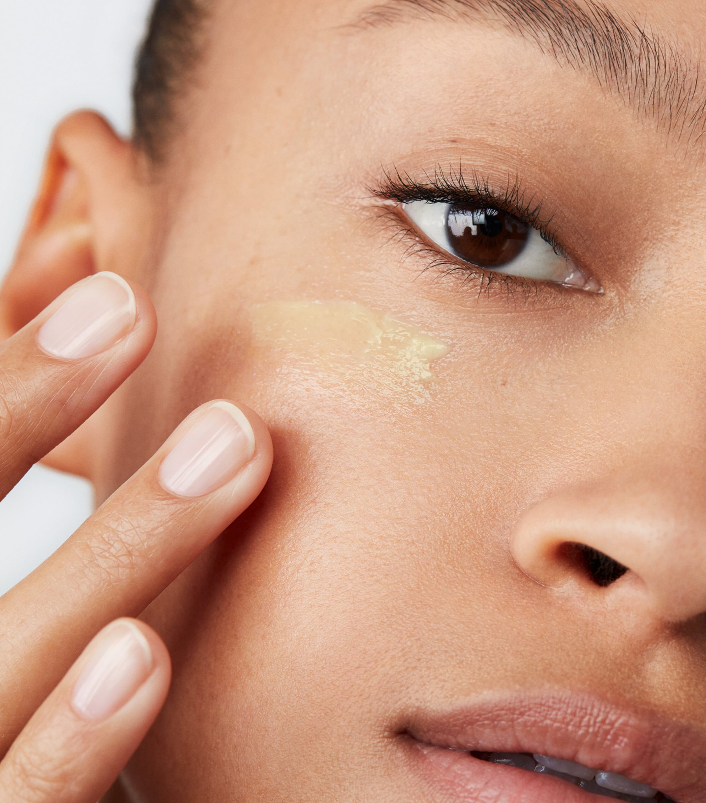 Vitamin Enriched Eye Base NO COLOUR Image 3