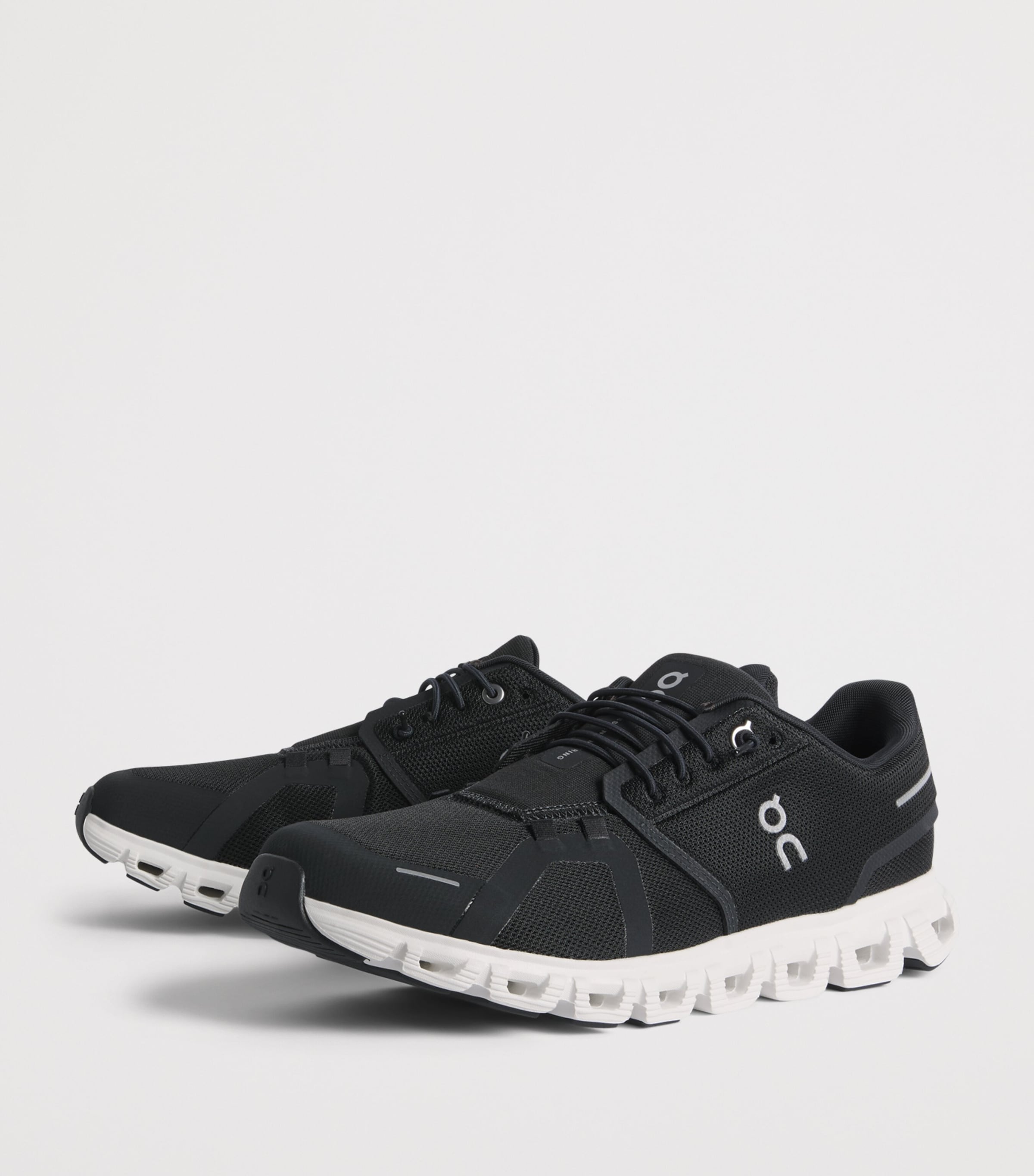 On Mens Cloud 6 Trainers Black | White Image 3