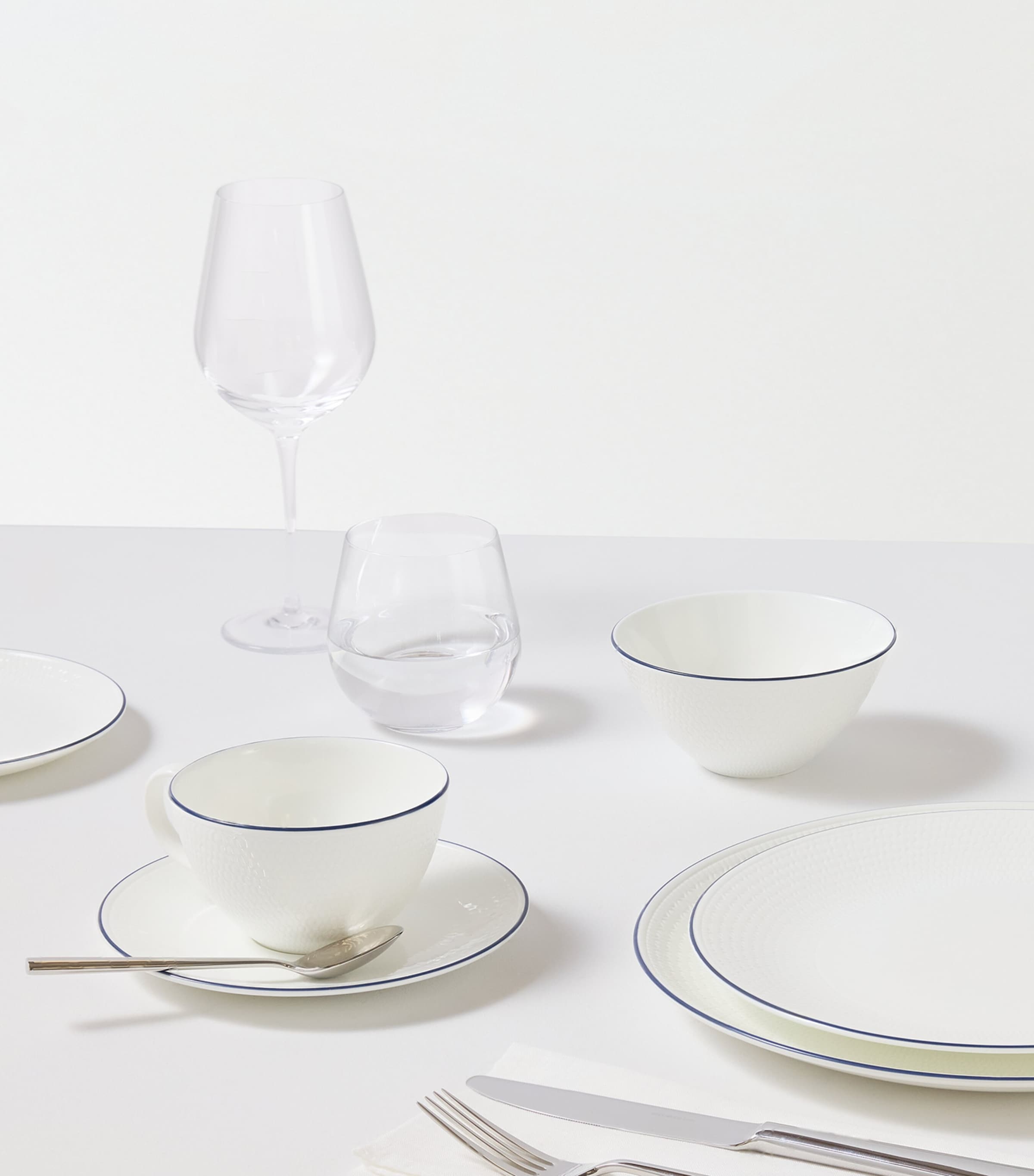 Bone China Gio Blue Plate (28cm) BLUE Image 7