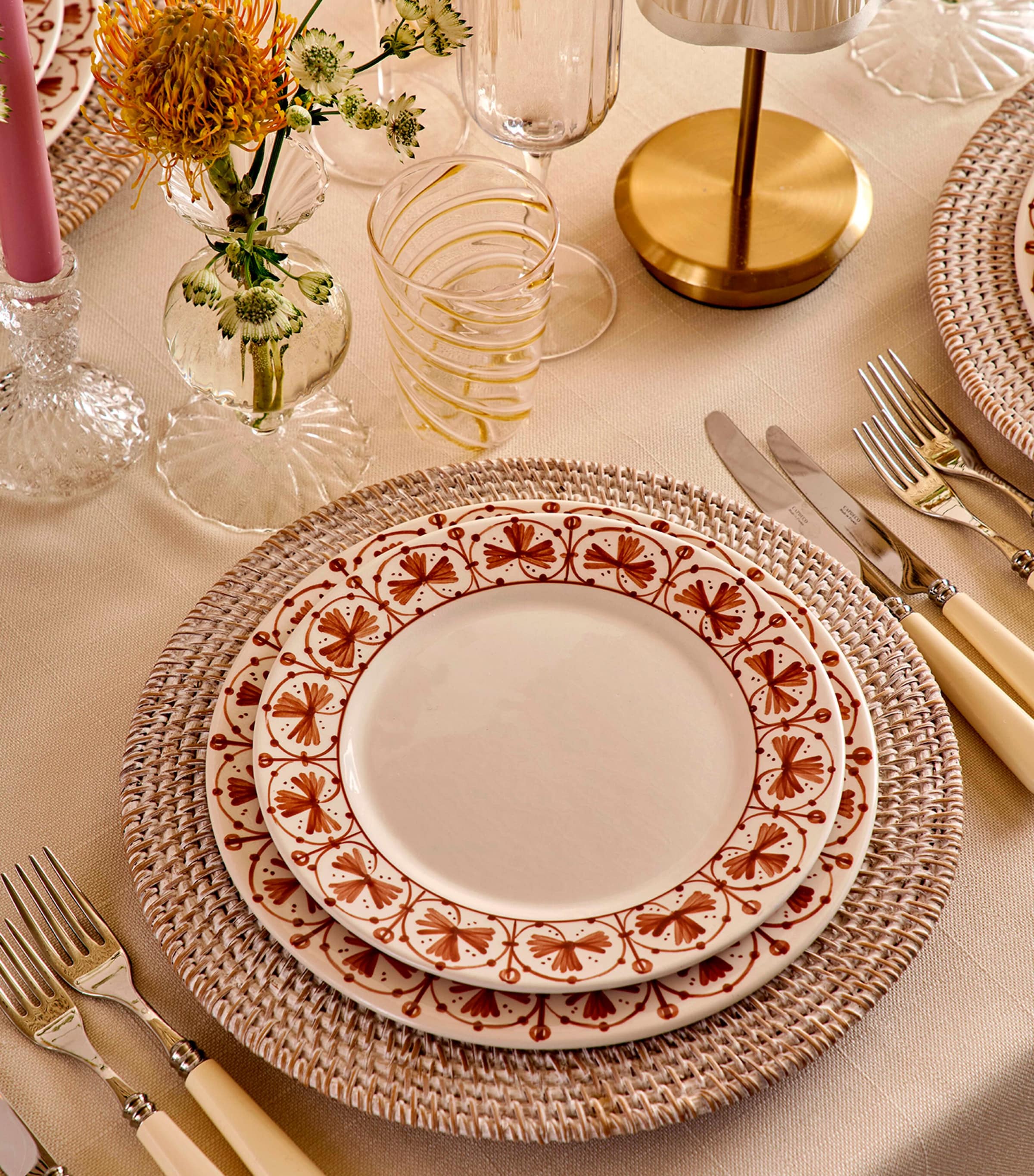 Set of 4 Seville Dinner Plates (26cm) WHITE/ TERRACOTTA Image 2