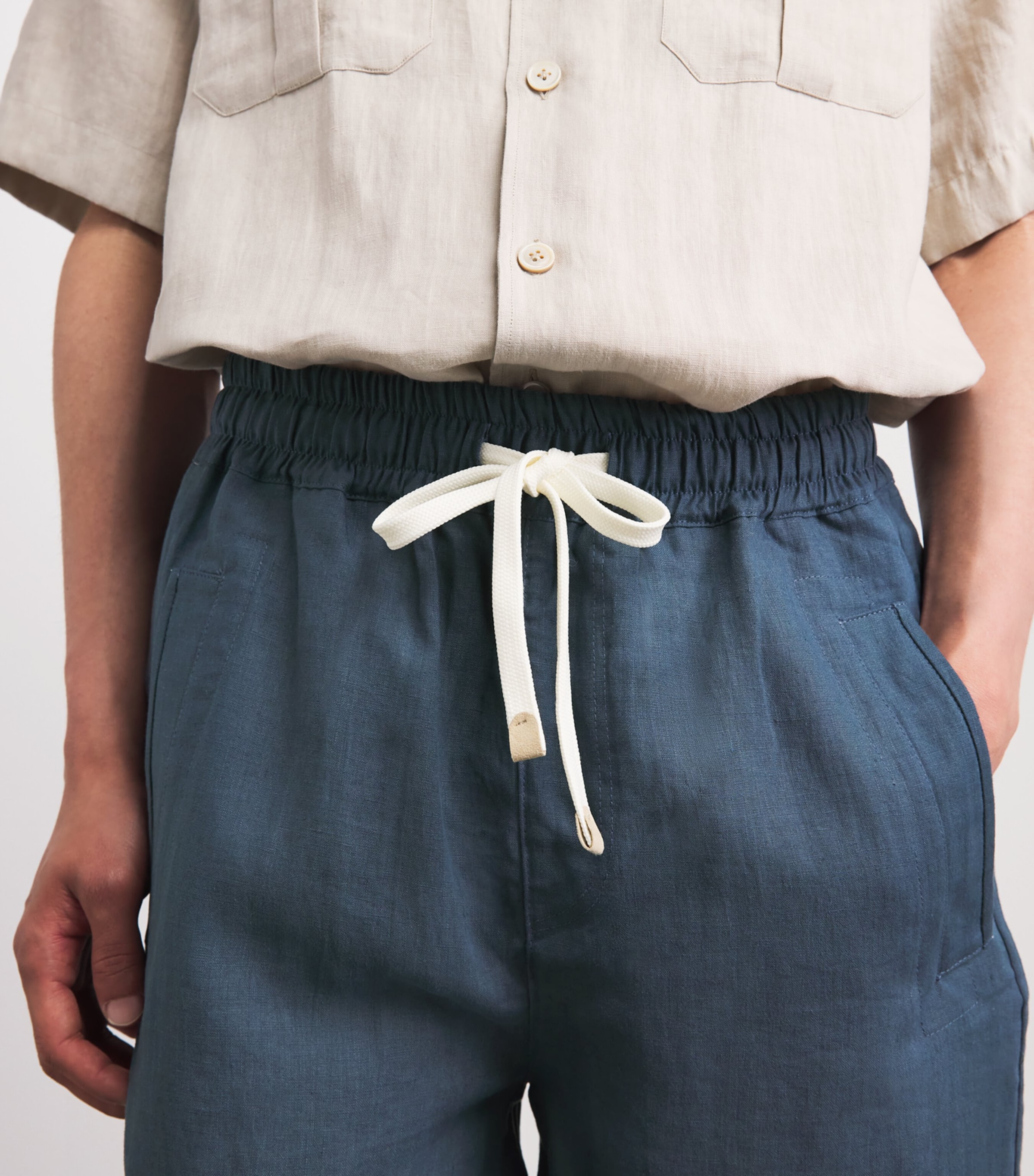 Eleventy Mens Linen Drawstring Bermuda Shorts Royal Image 3