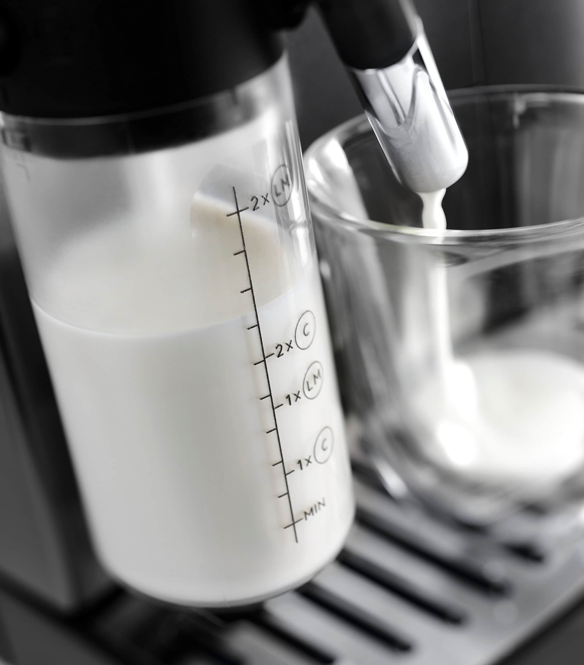 Magnifica Evo Coffee Machine STAINLESS STEEL Image 3