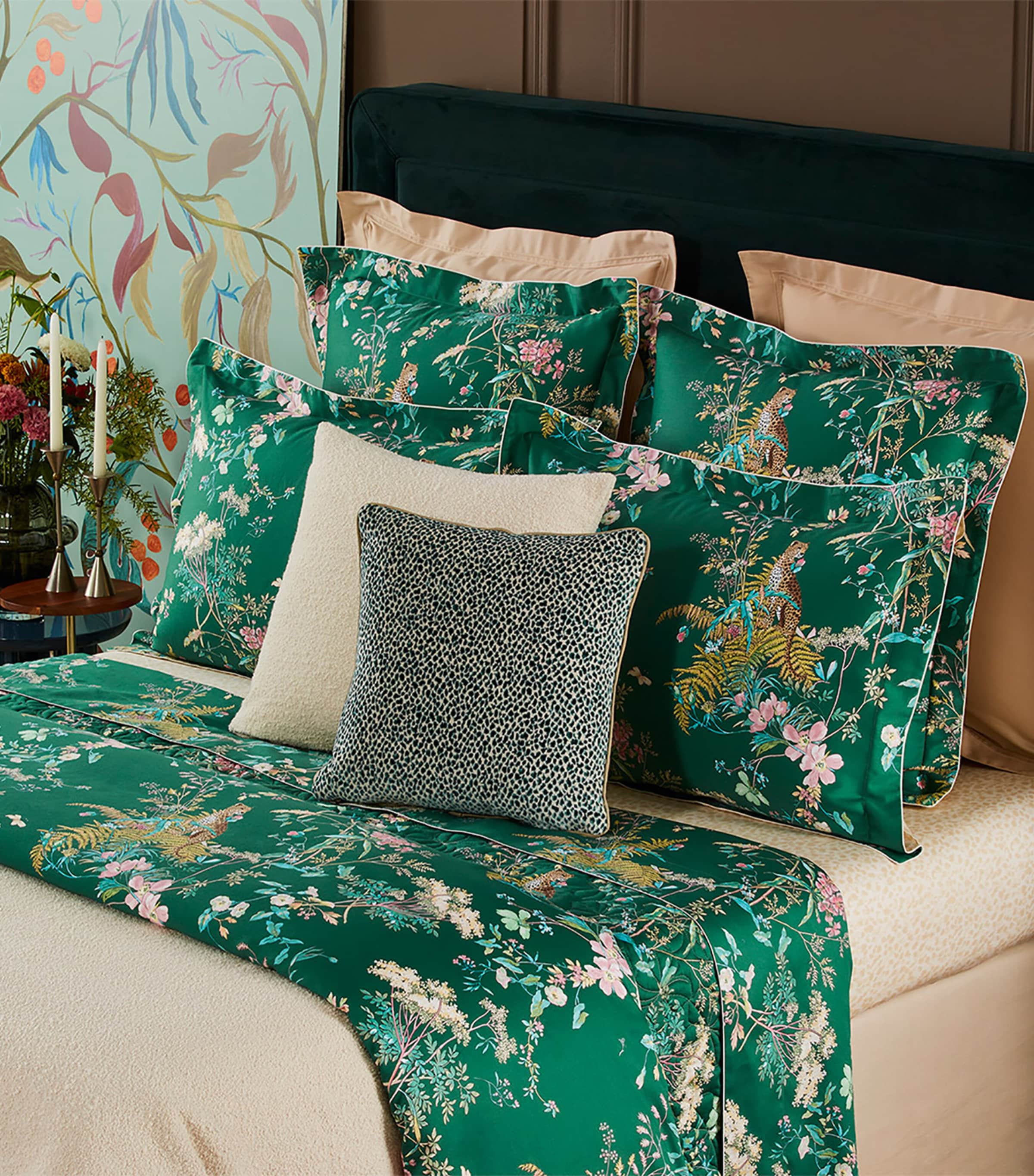 Contes Double Fitted Sheet (140cm x 200cm) MULTICOLOURED Image 2