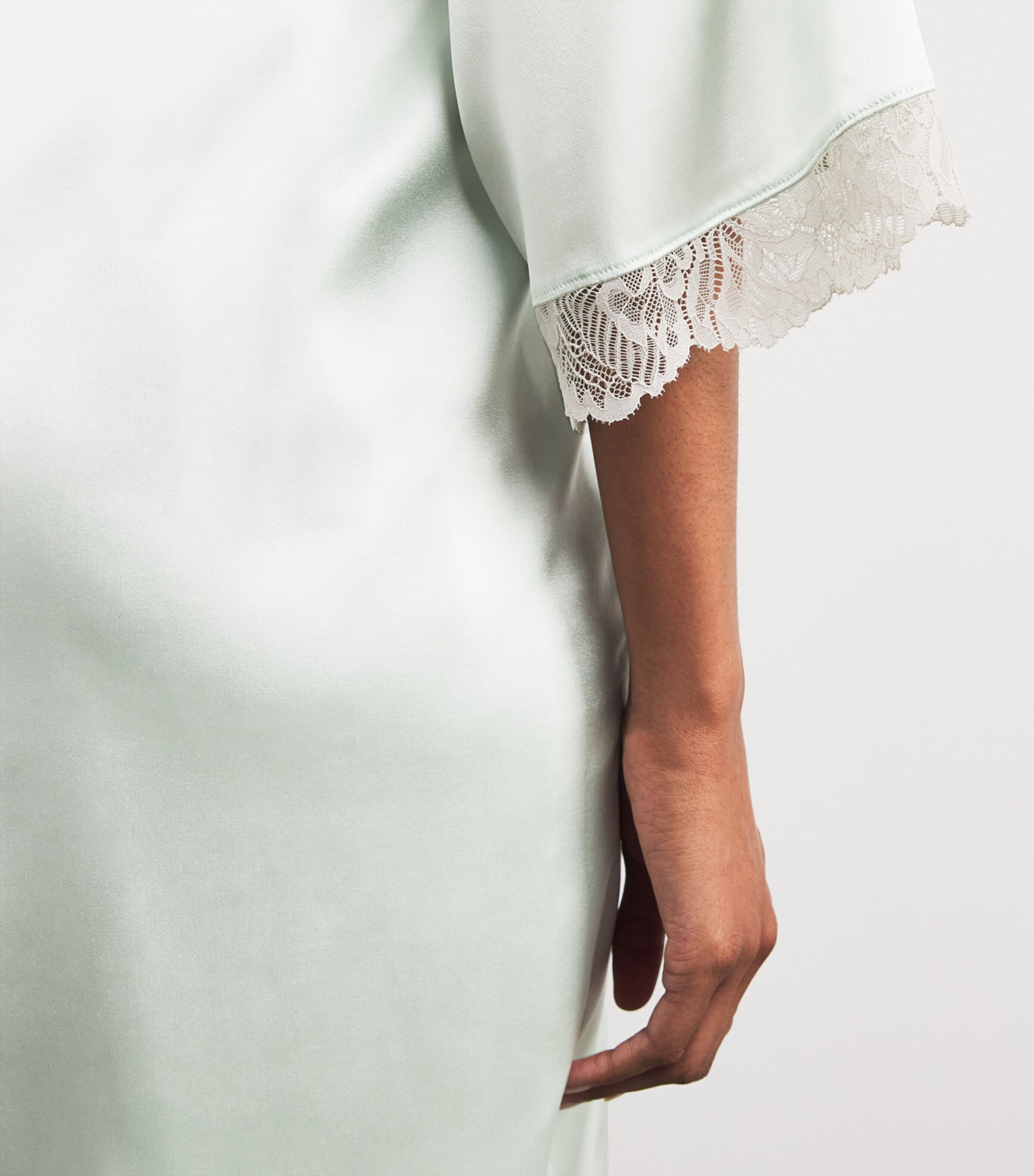 Hanro Silk Lace-Trim Robe | Women Clothing | Nightwear | Dressing Gowns | Designers | Hanro Hanro Silk Lace-Trim Robe | Women Clothing | Nightwear | Dressing Gowns | Designers | Hanro