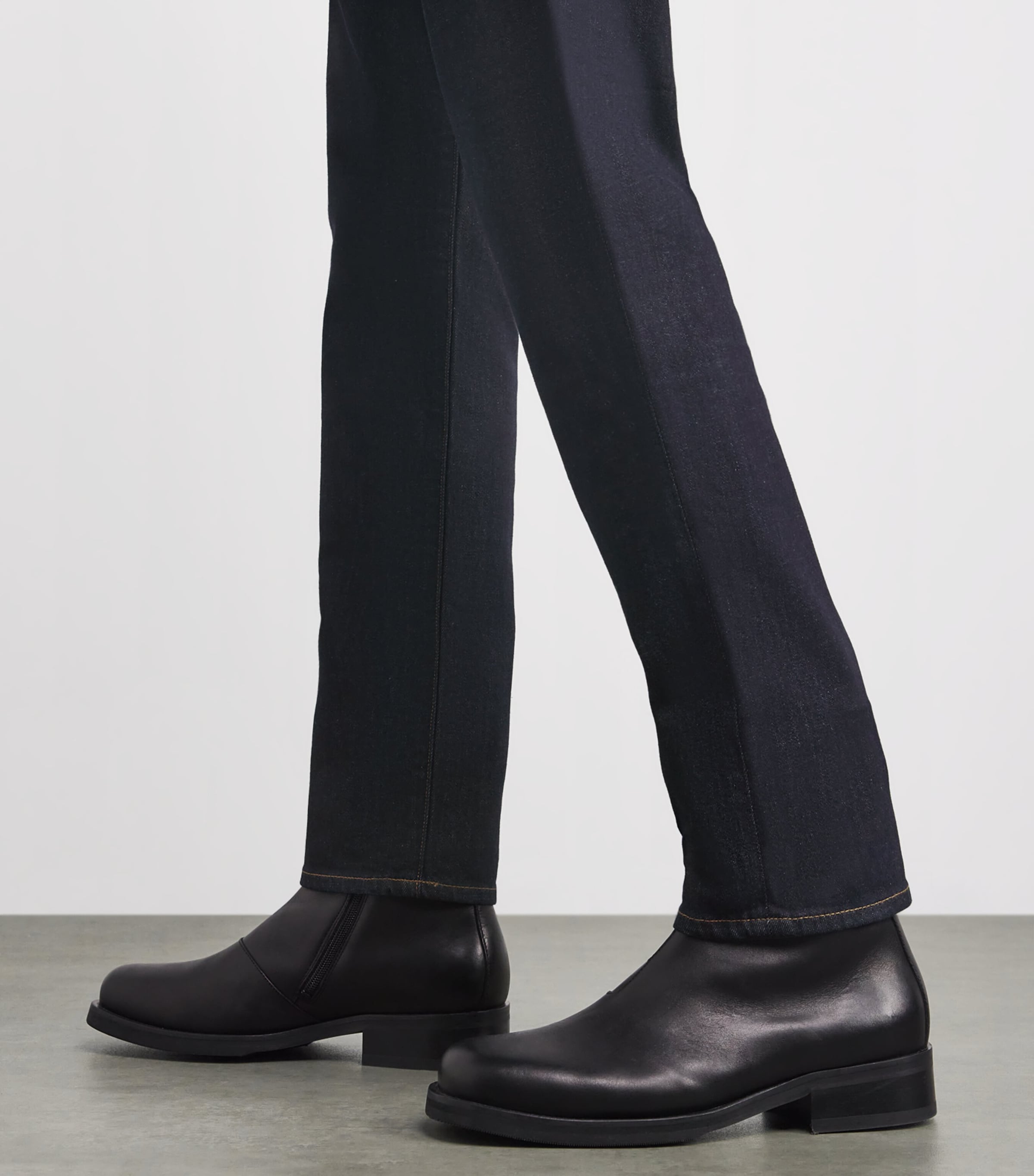 London Slim Tapered Jeans AMARO Image 6