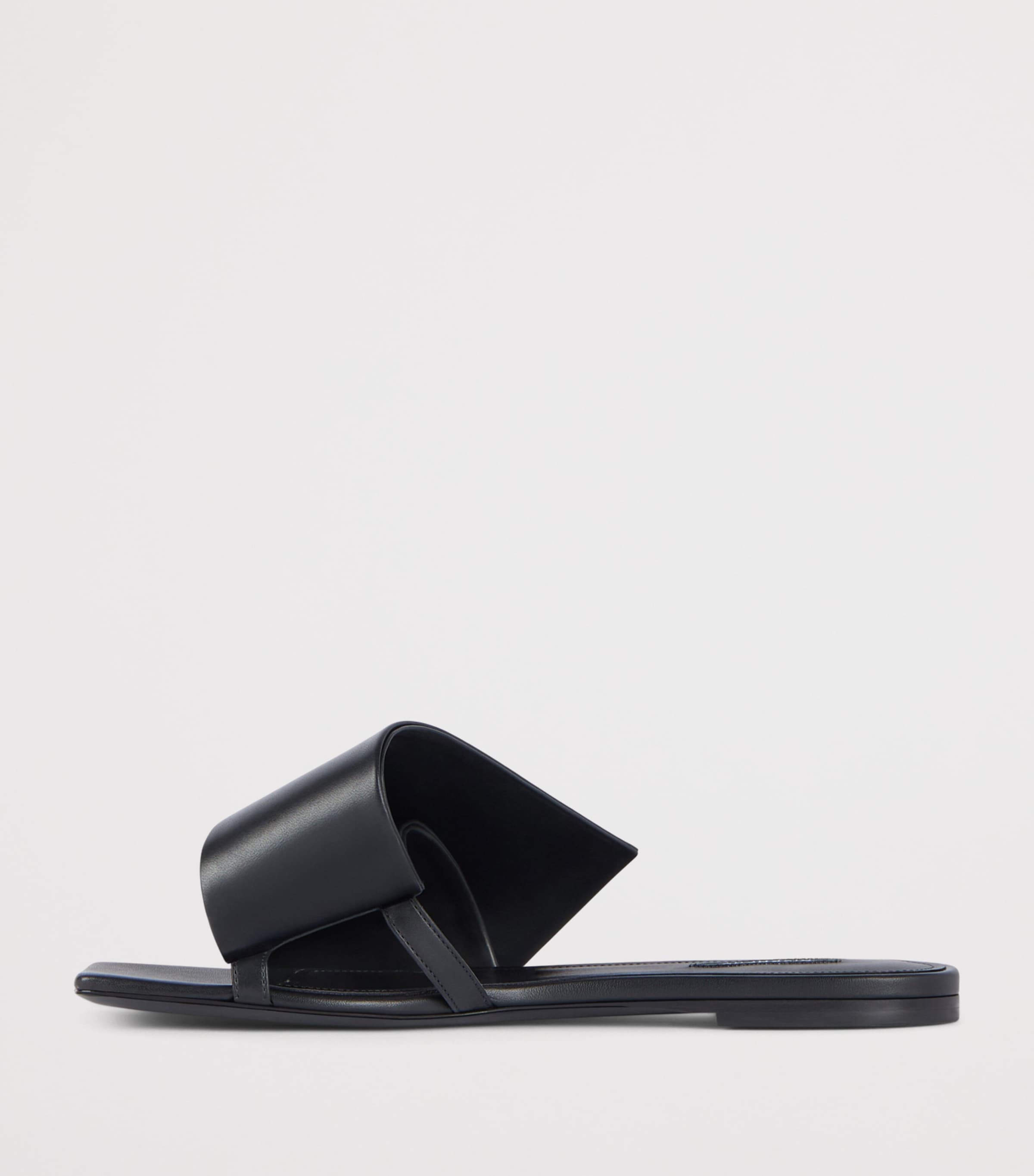 Leather Twisted Ribbon Sandals BLACK Image 3