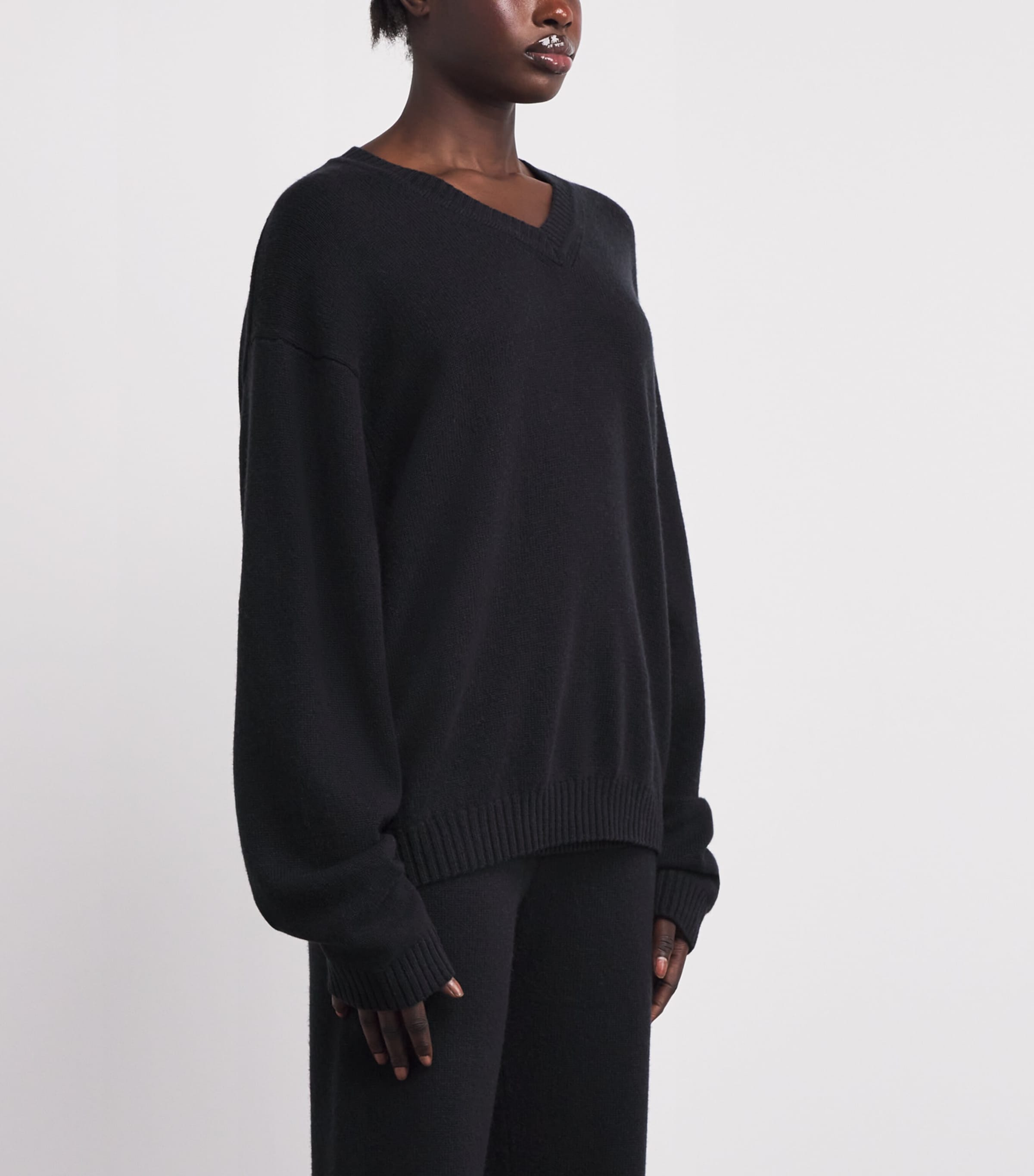 Skims Womens Wool-Cashmere Blend V-Neck Sweater Onyx Image 3
