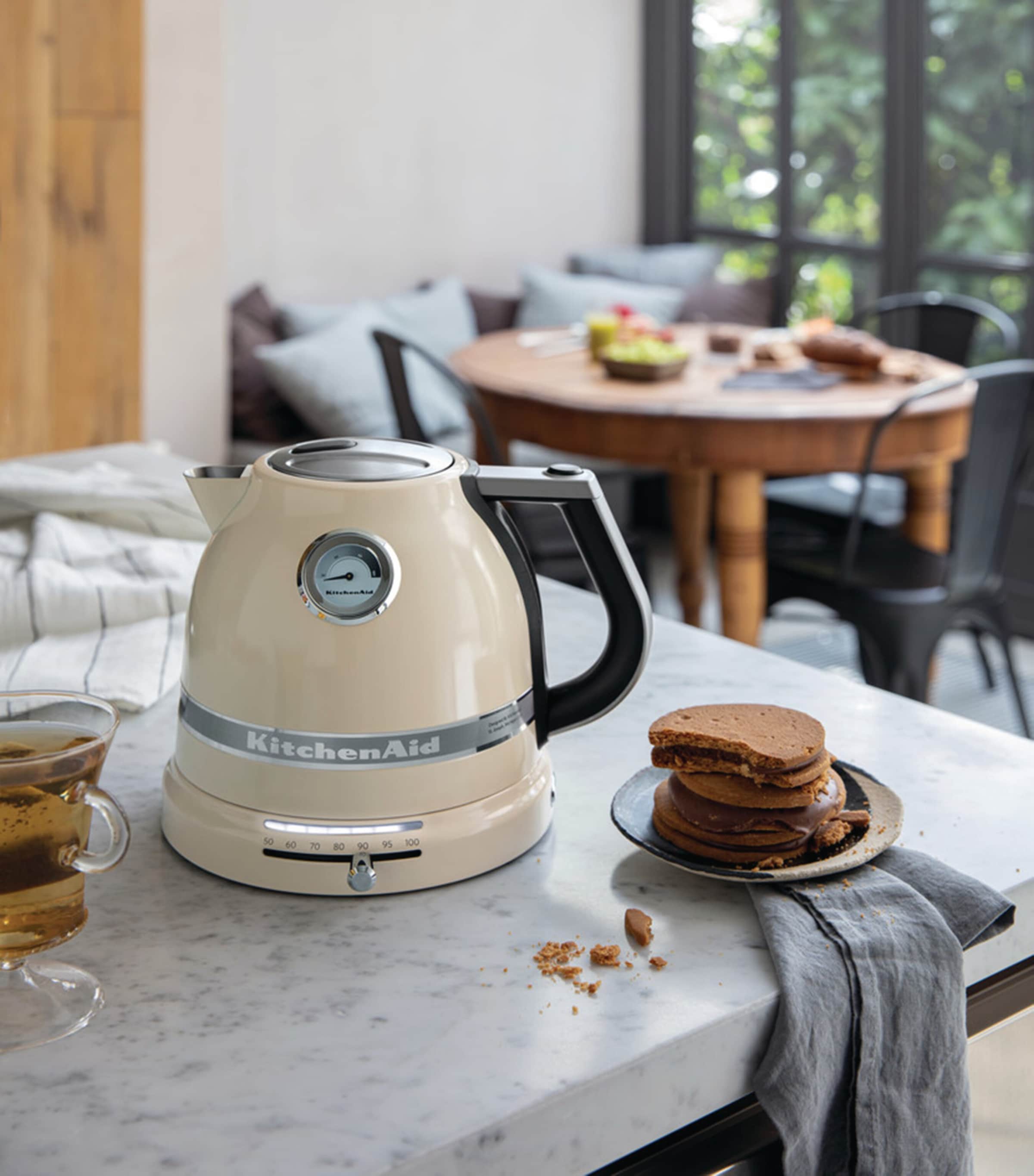 Artisan Dual Wall Kettle (1.5L) ALMOND CREAM Image 5