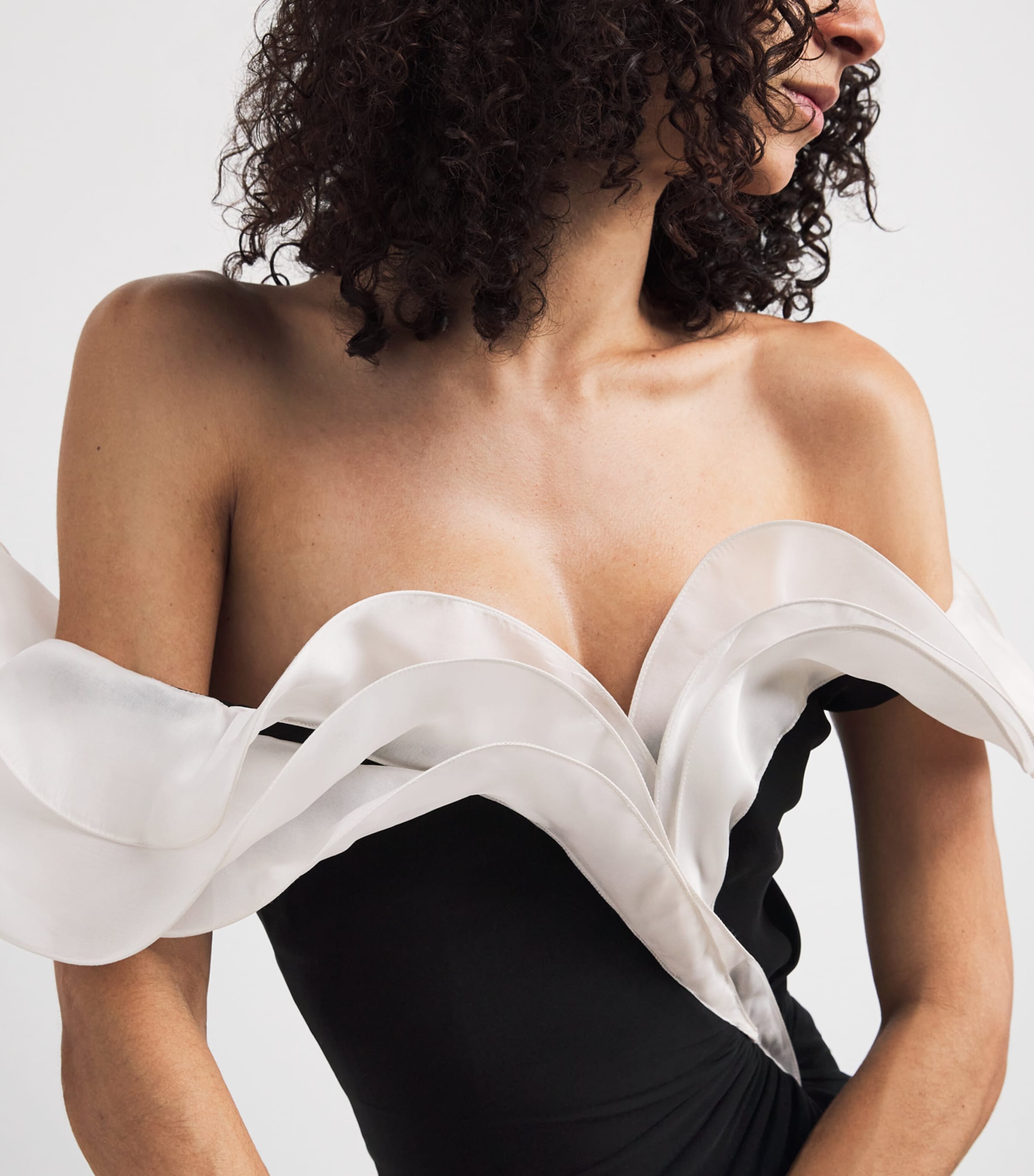 Ruffle-Detail Interlude Gown BLACK WITH WHITE Image 4