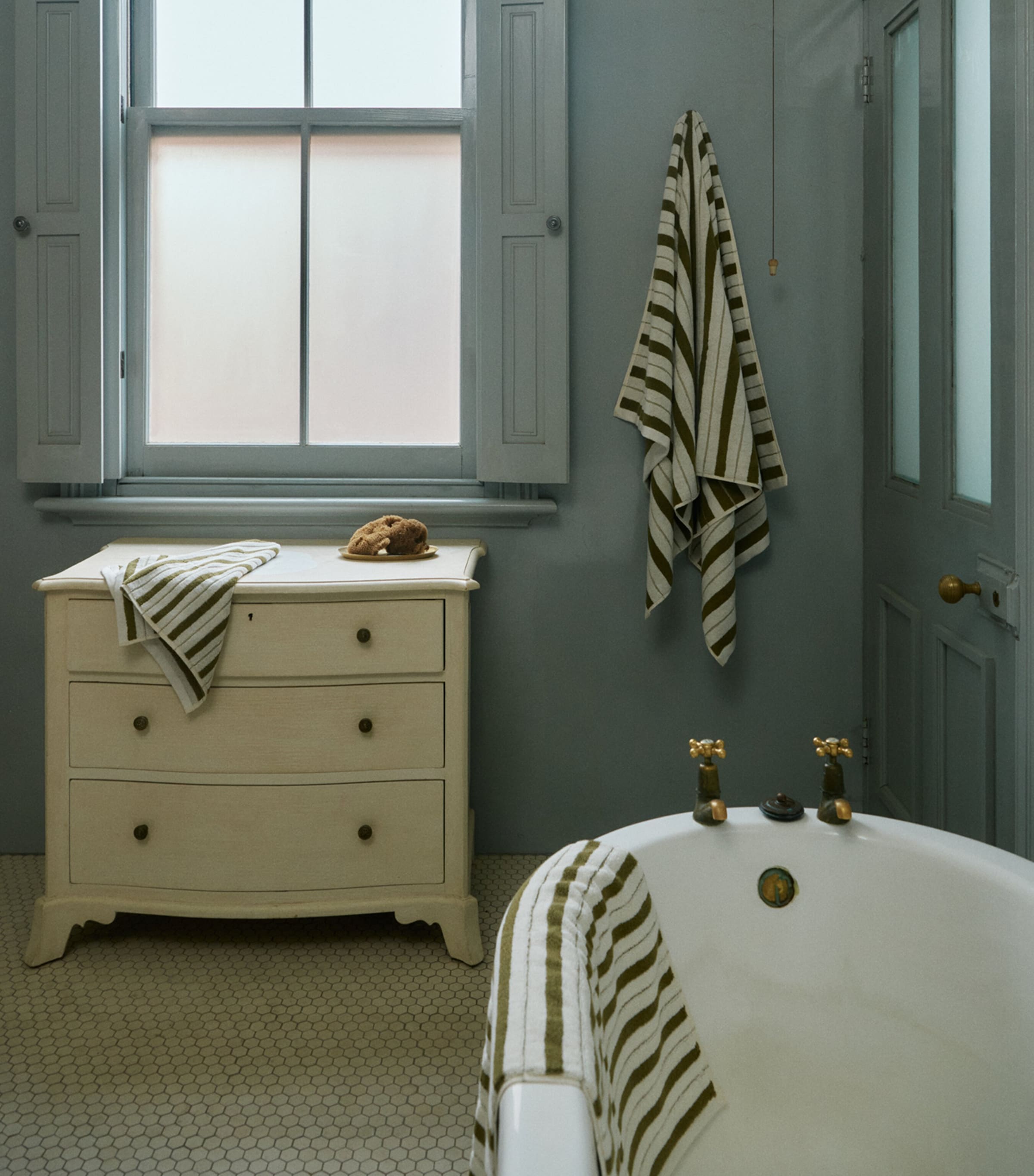 Organic Cotton Franklin Bath Towel (70cm x 140cm) CAPER / CHALK Image 4