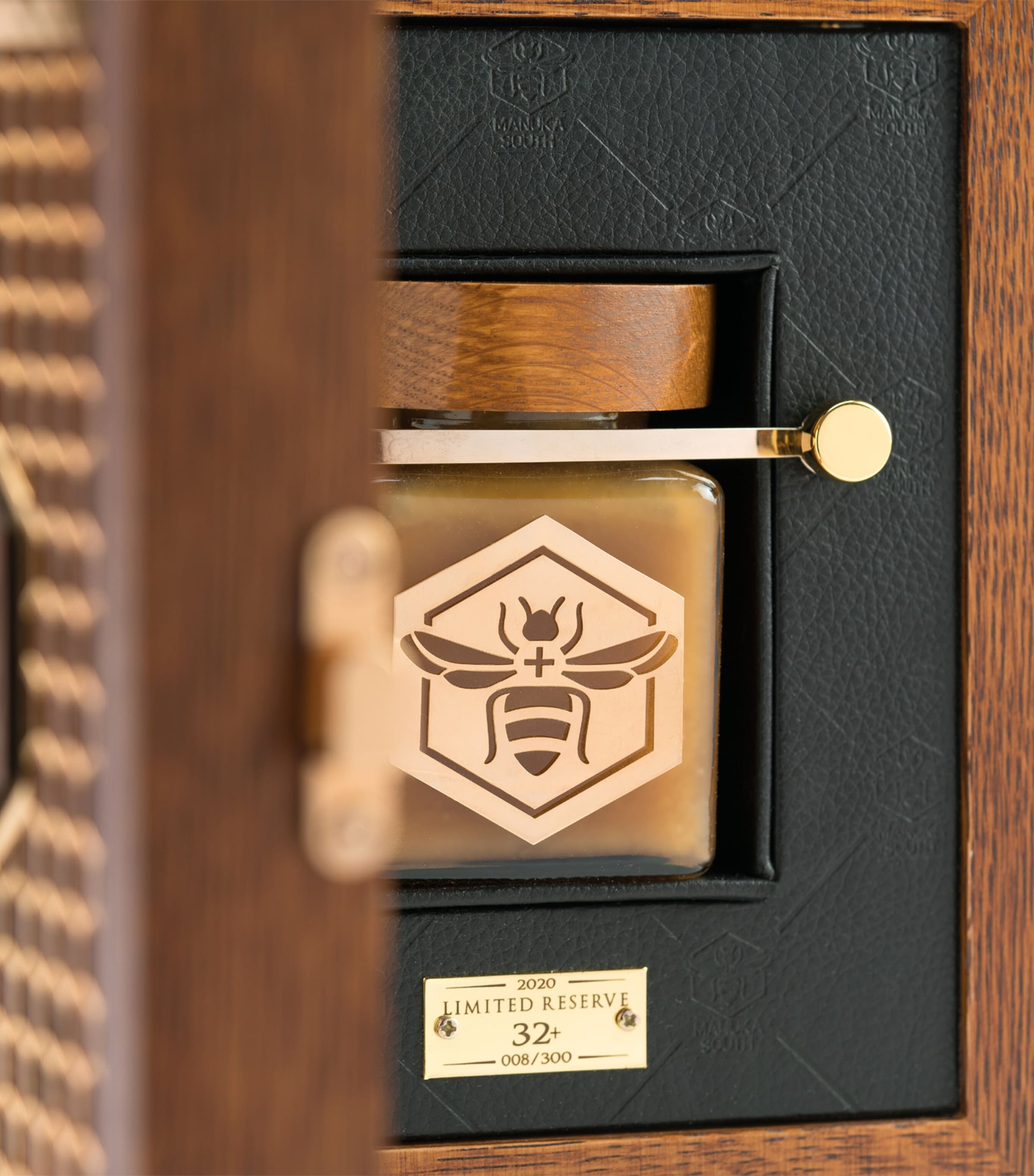 Limited Reserve Manuka Honey UMF 32+ MGO 1835 (250g) NO COLOUR Image 3