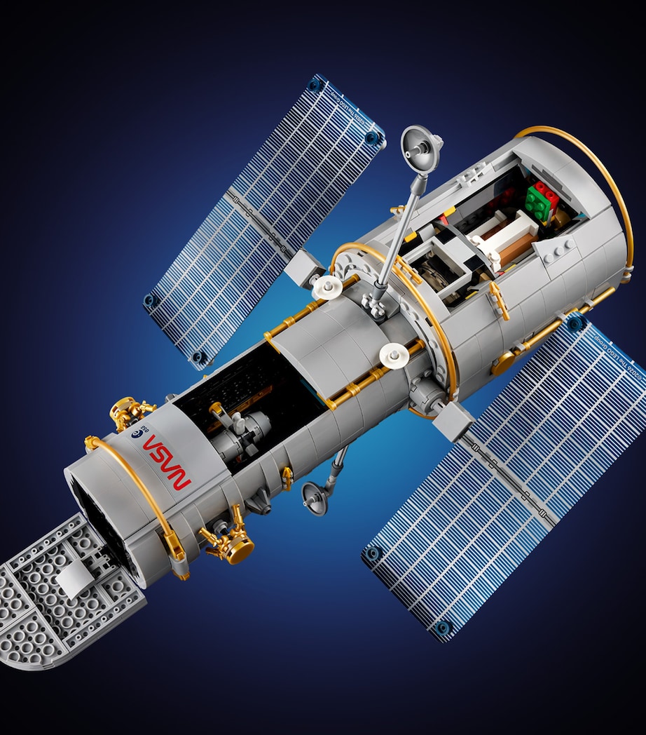 Lego LEGO Icons Hubble Space Telescope 11382 Image 5