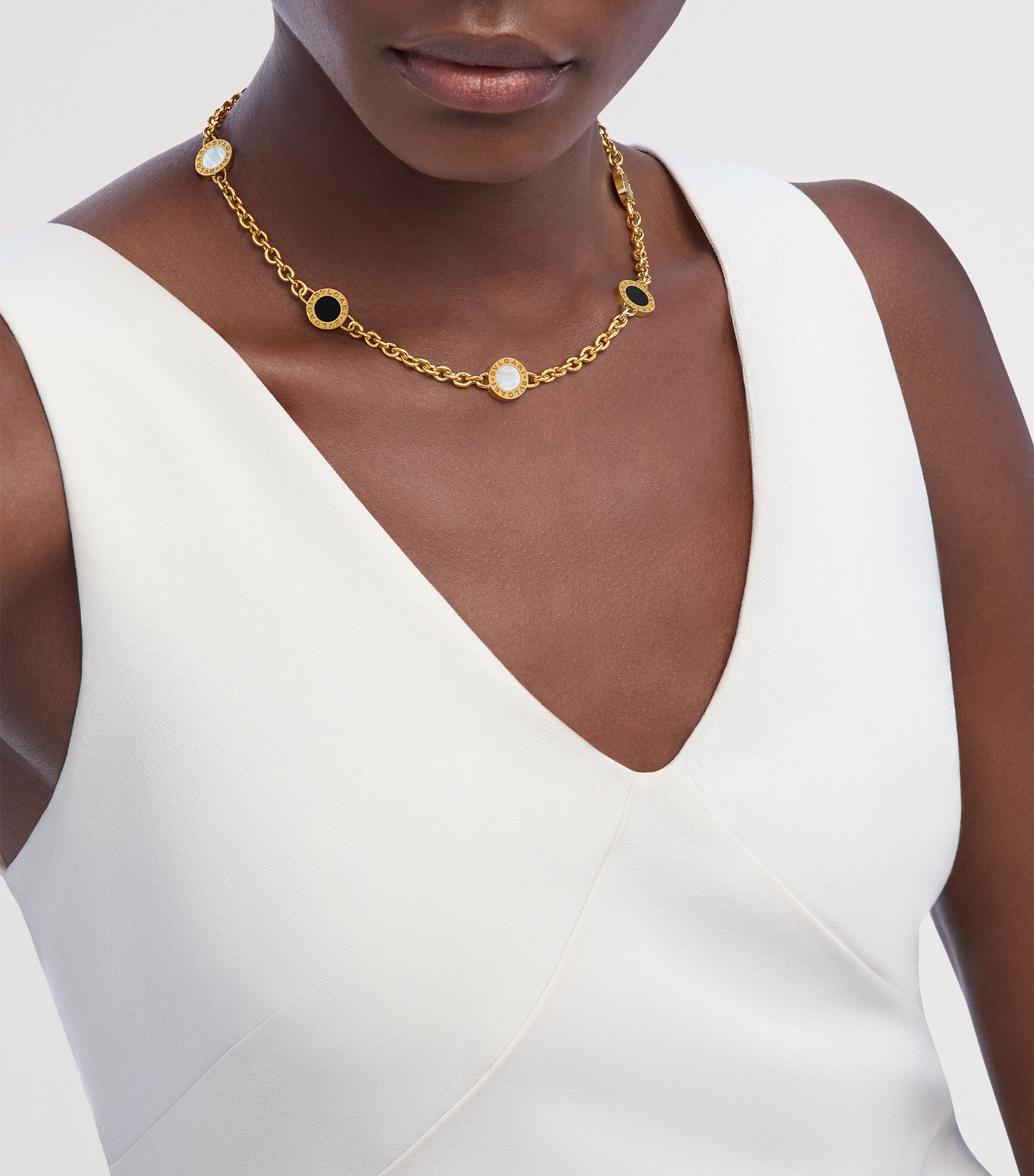 Yellow Gold, Mother-of-Pearl and Onyx Bvlgari Bvlgari Necklace YELLOW GOLD Image 6