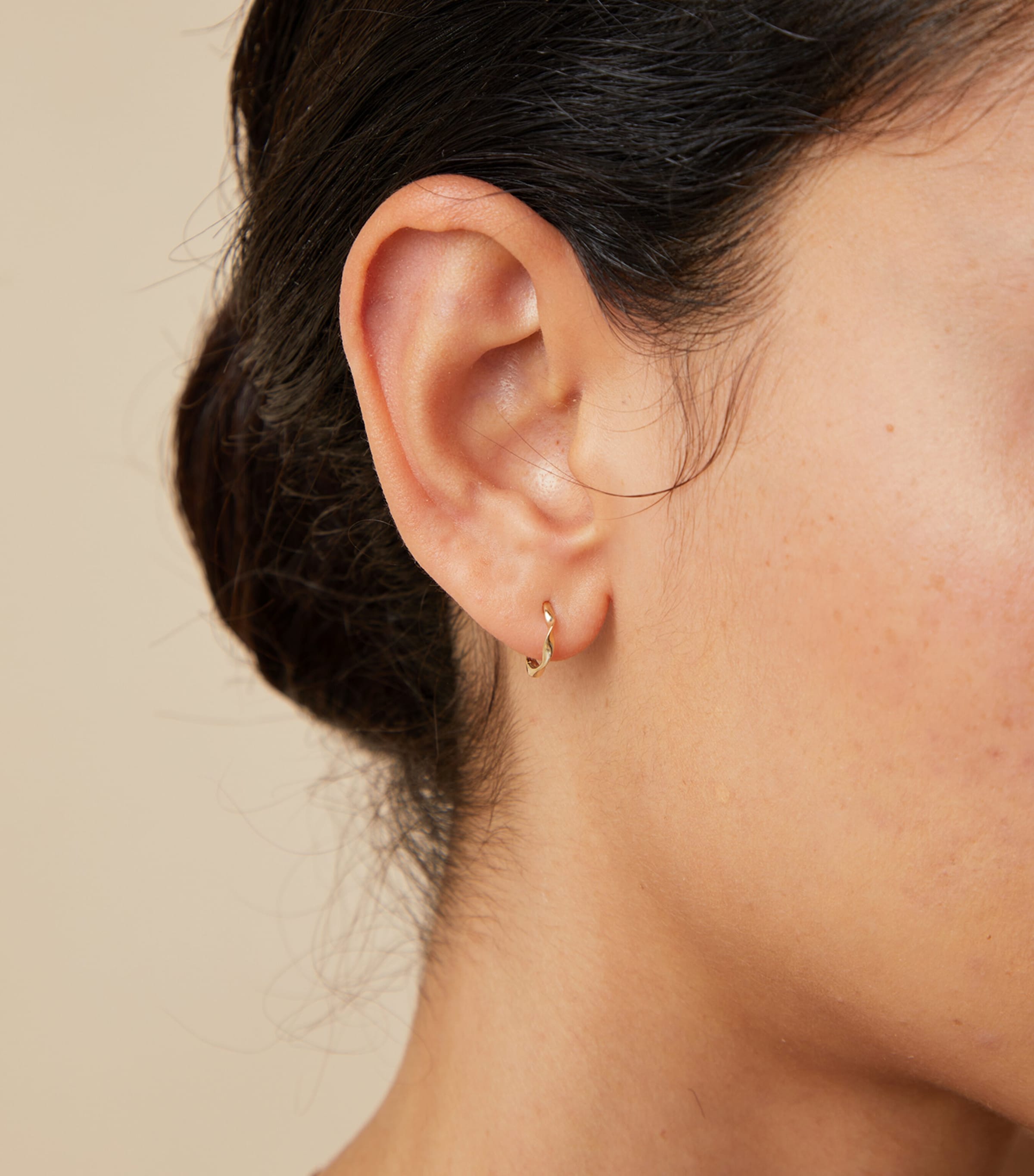 Astrid & Miyu Small Yellow Gold Twist Hoop Earrings Gold Image 2