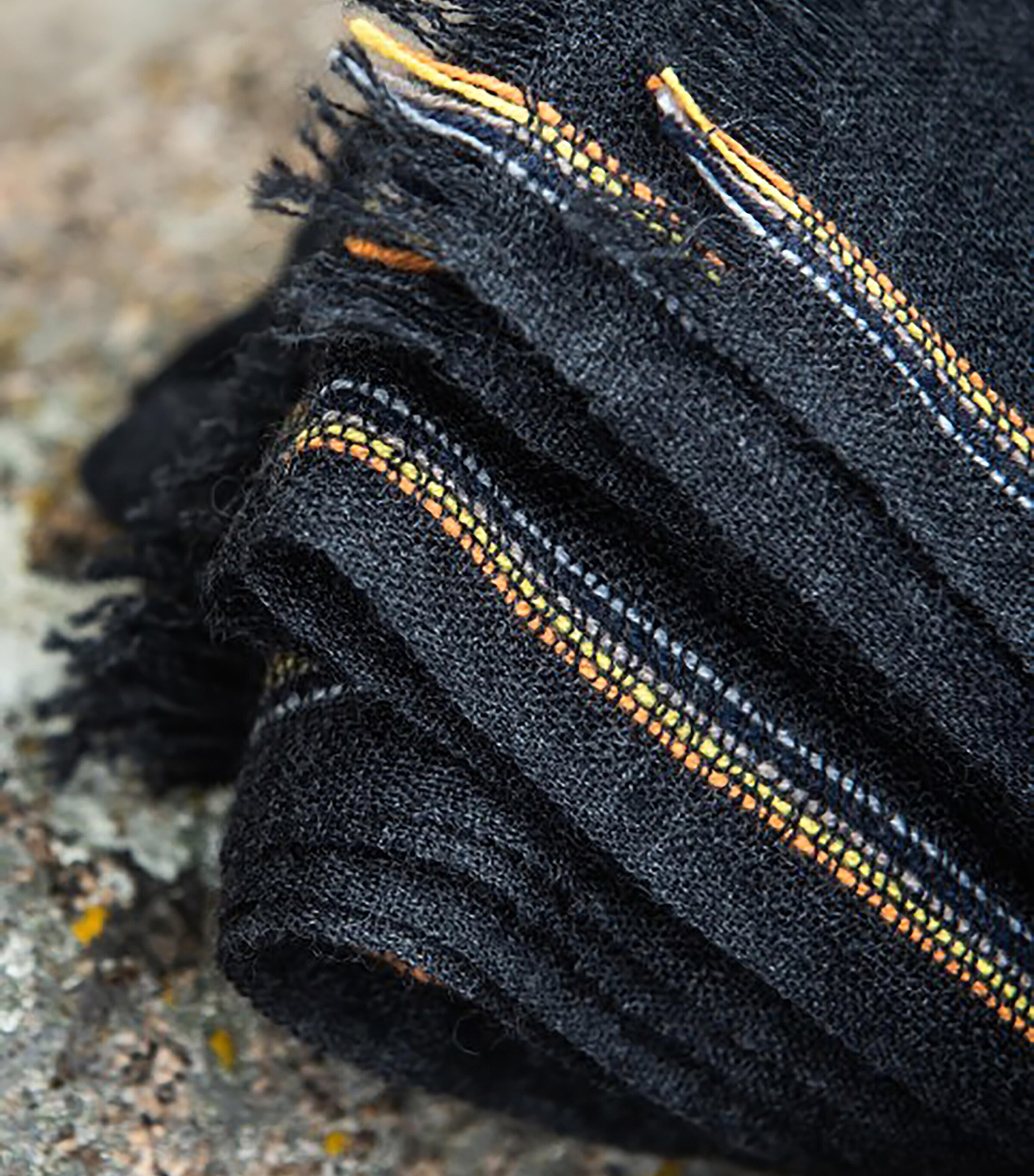 Oyuna Cashmere Komo Throw (200cm x 145cm) Charcoal Image 4