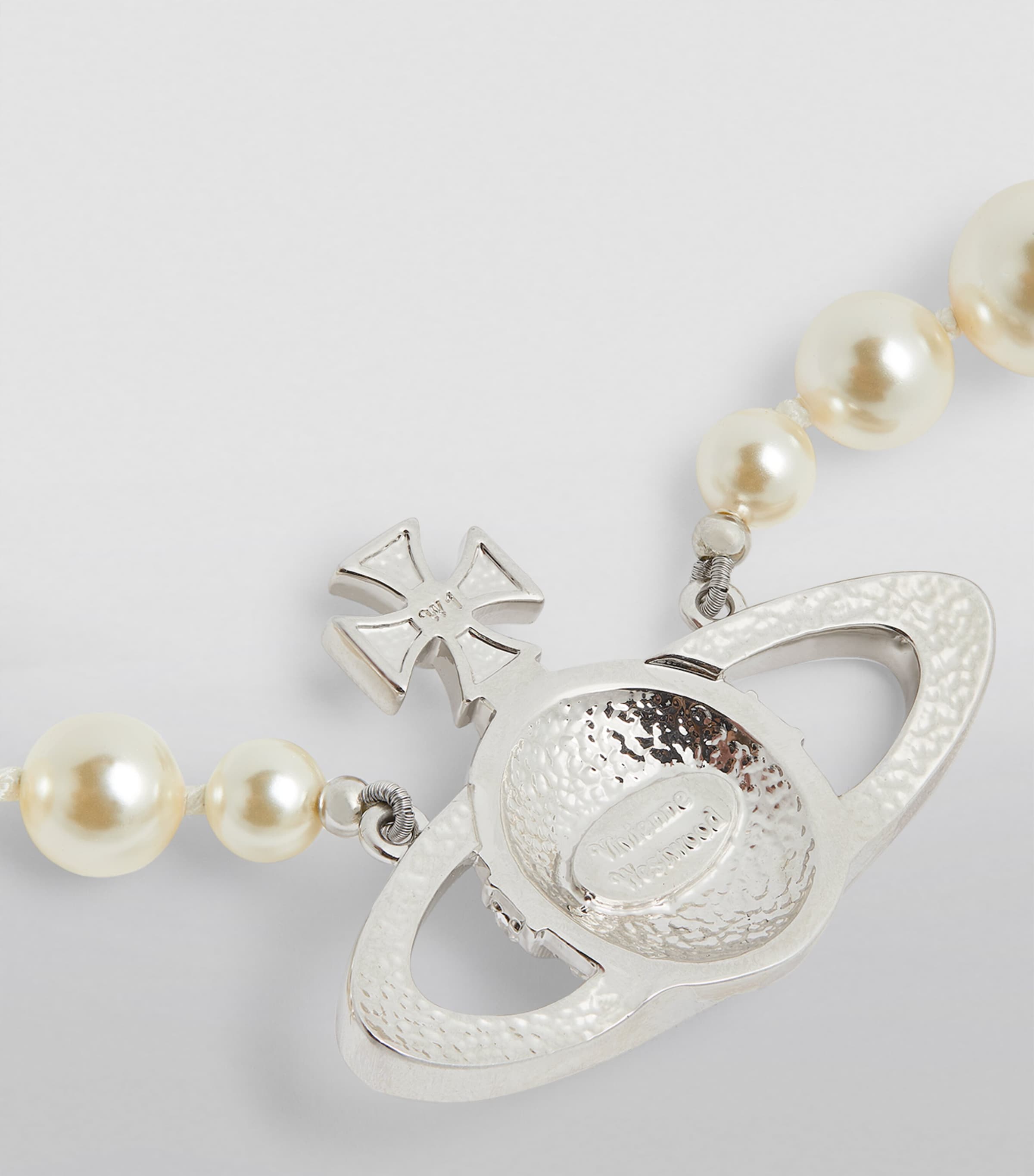 Vivienne Westwood One Row Pearl Bas Relief Choker | Harrods US