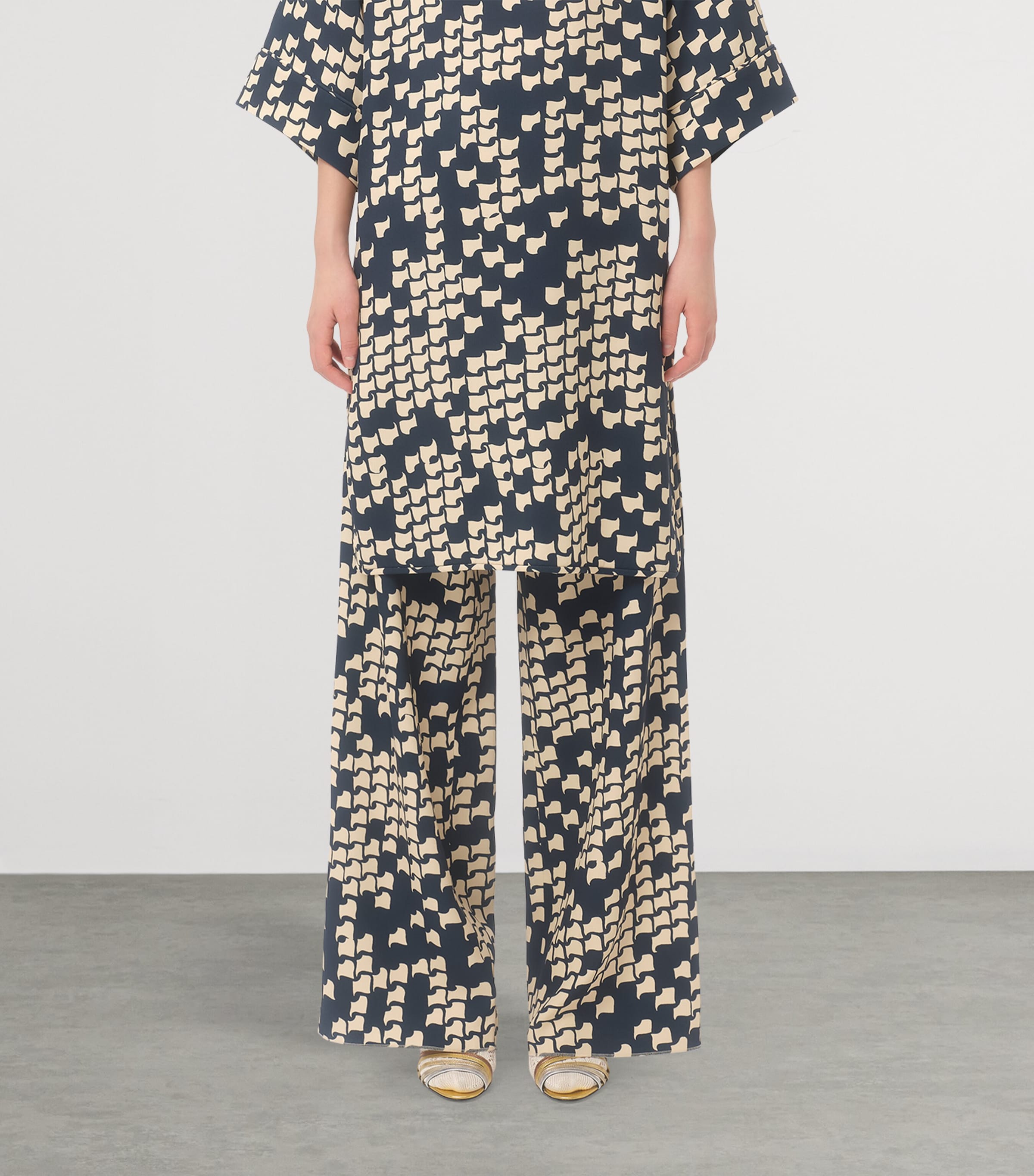 【関税&送料込】Valentino Garavani Printed Silk Wide-Leg Pan Valentino Silk Printed Wide-Leg Trousers | Harrods US