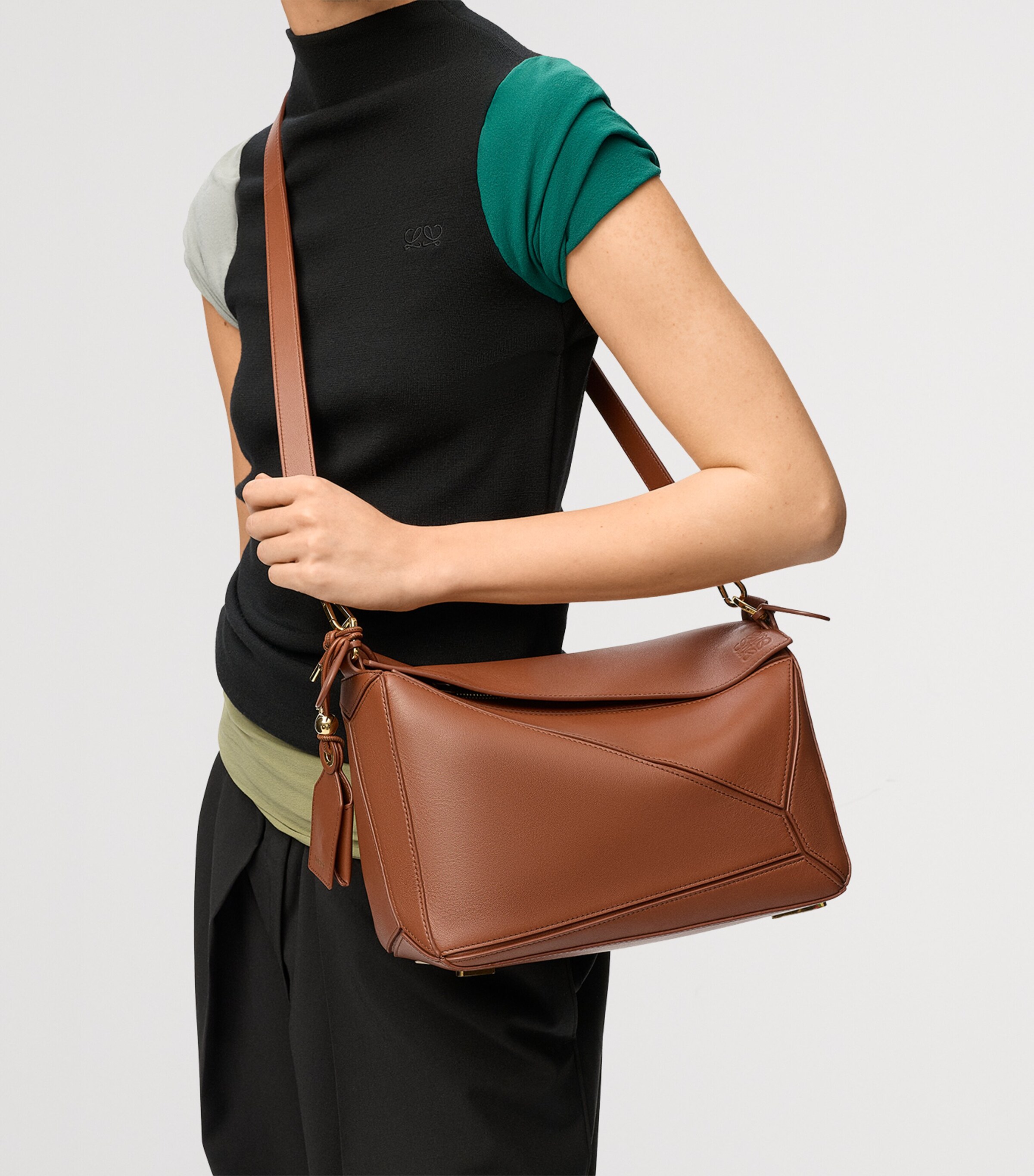 LOEWE Womens Medium Leather Featherlight Puzzle Top-Handle Bag Pecan Image 11